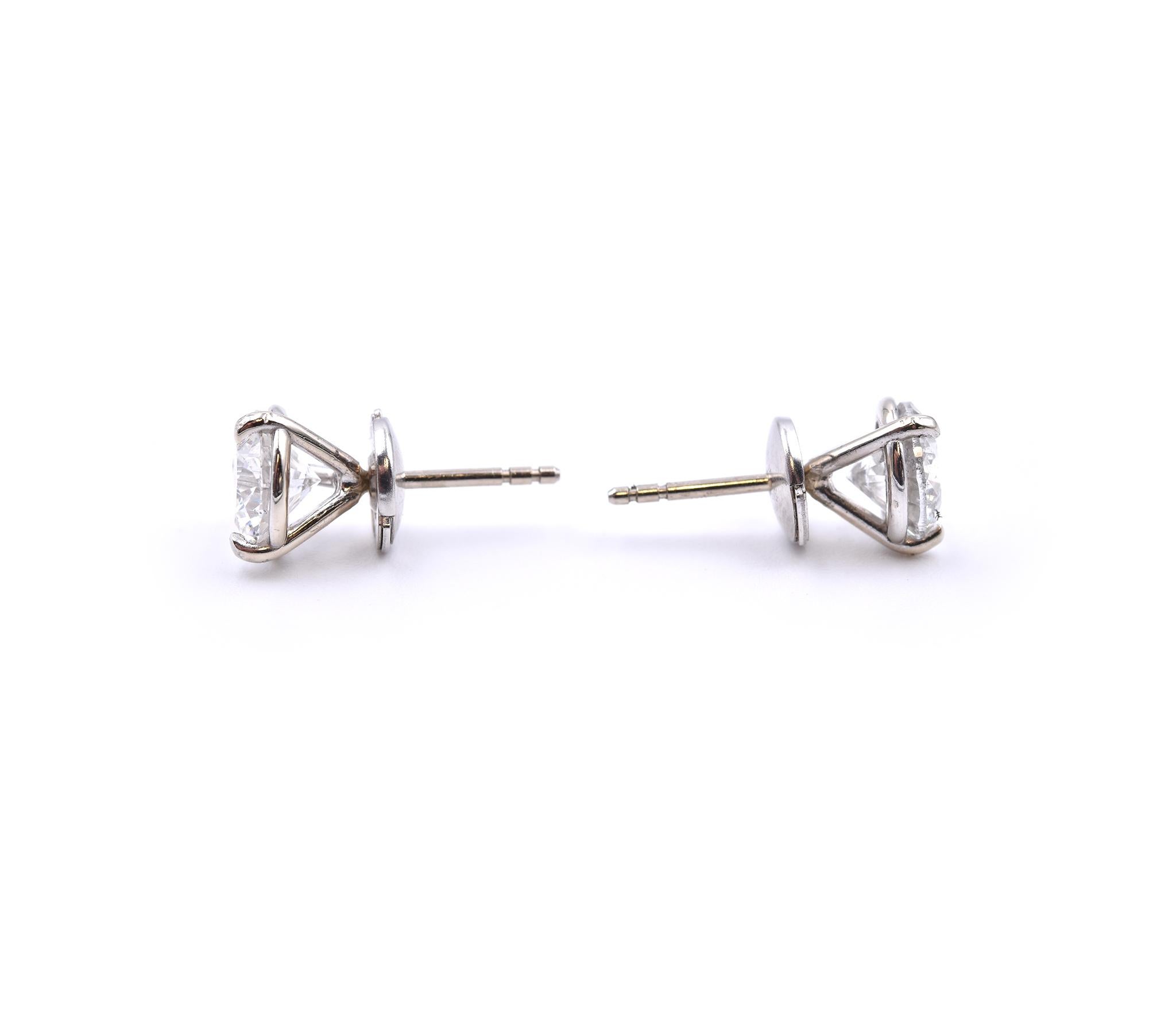 14 Karat White Gold Diamond Stud Earrings In Excellent Condition For Sale In Scottsdale, AZ