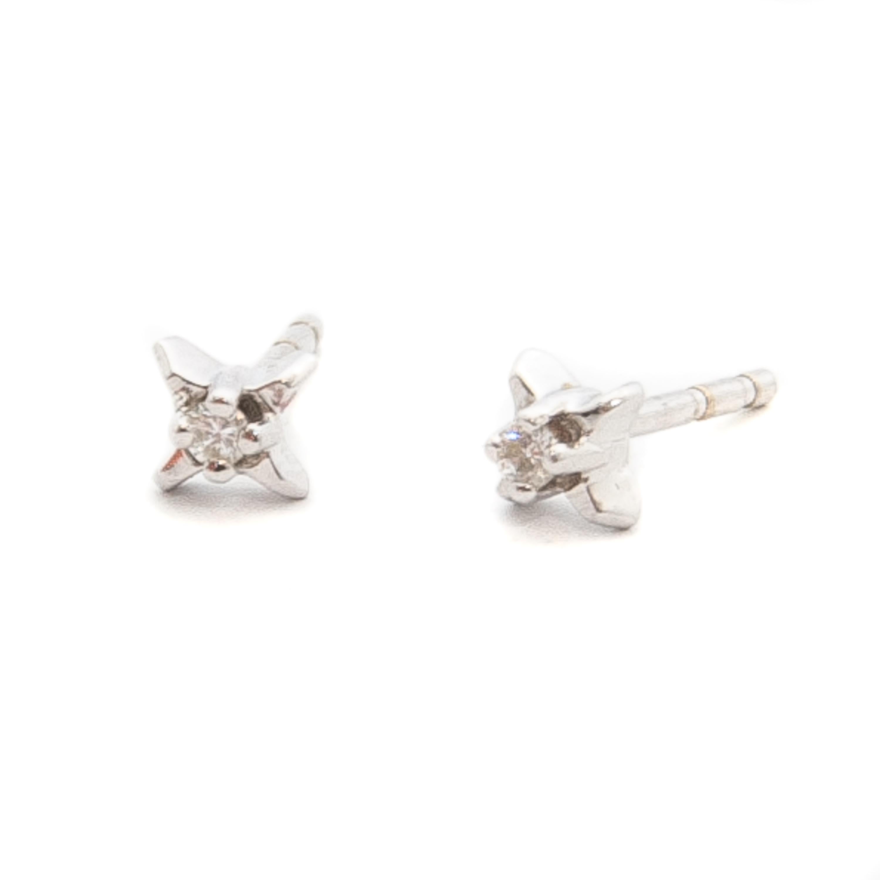 Women's Vintage Brilliant Cut Diamond 14 Karat White Gold Stud Earrings For Sale