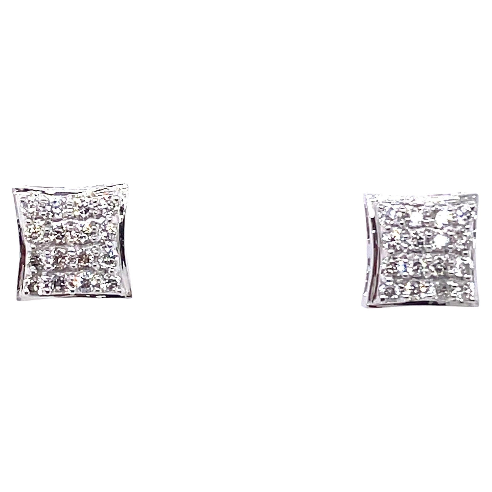 Boucles d'oreilles en or blanc 14k avec diamants  en vente