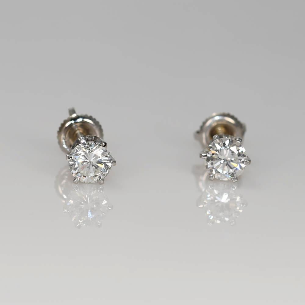 Round brilliant cut diamond stud earrings.
The diamonds are J color, Si2 clarity with good cuts.
1.03 total carats.
The settings are 14k white gold with screw backs for pierced ears.
Excellent condition.