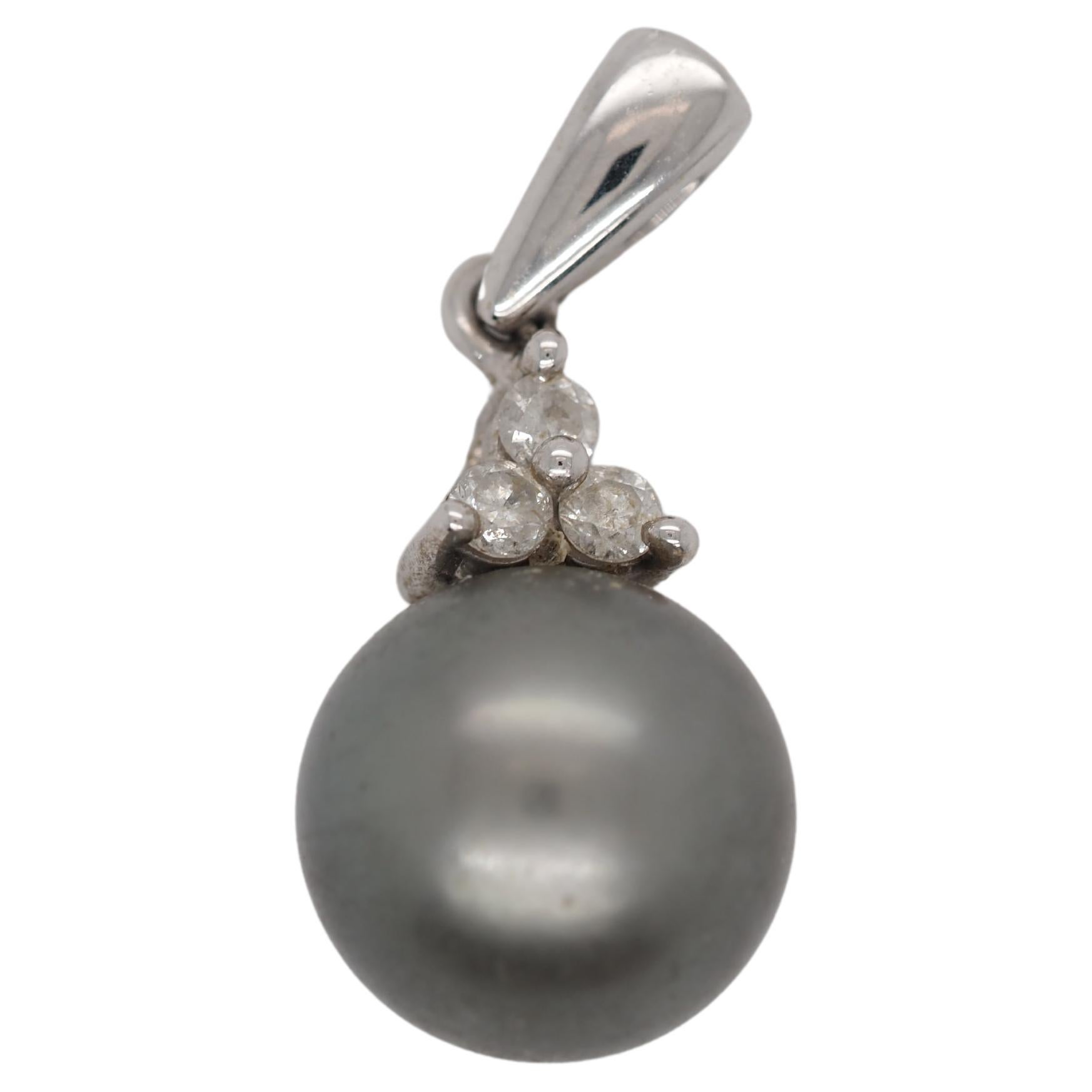 14k White Gold Diamond Tahitian Pearl Pendant For Sale
