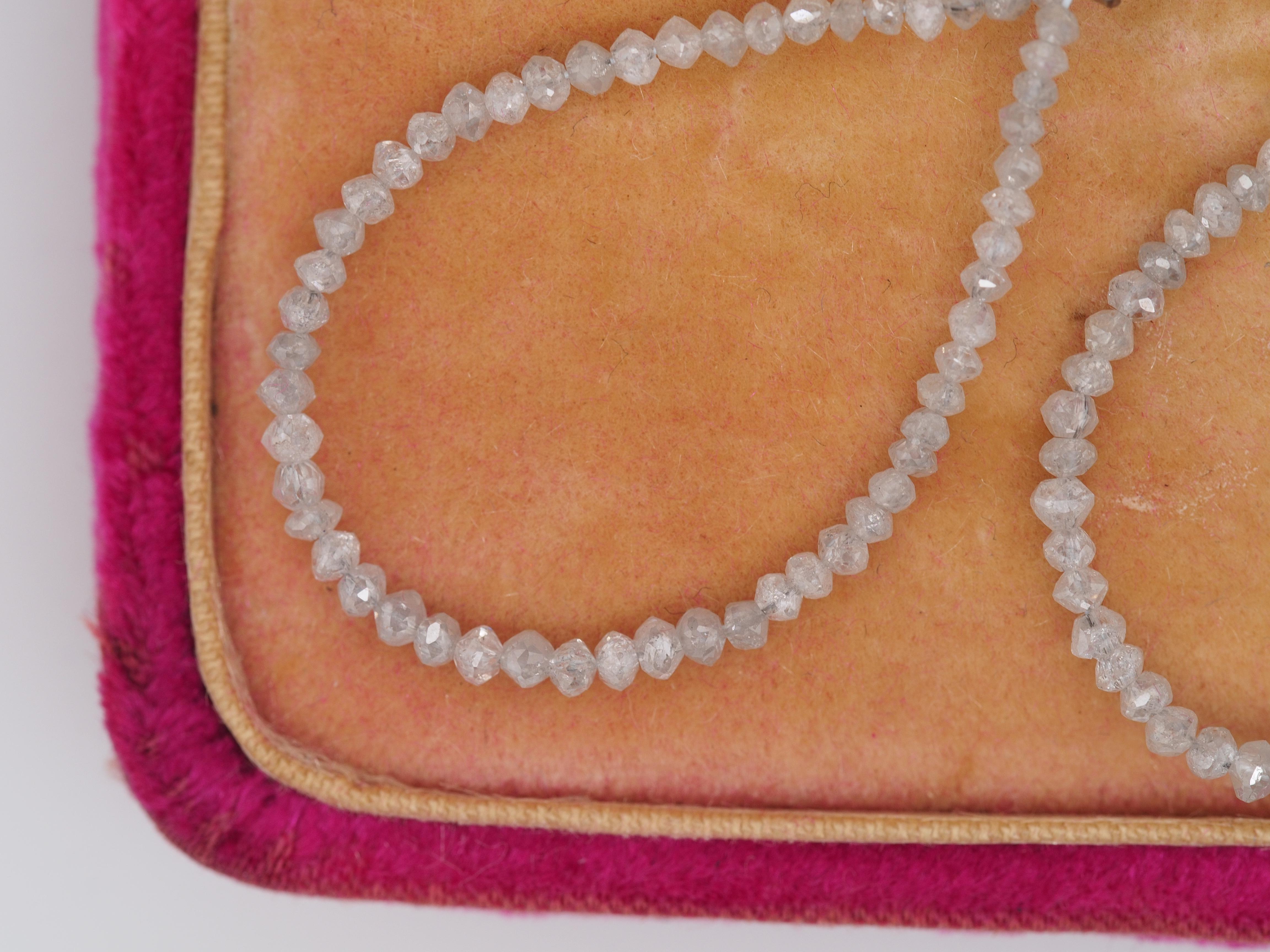 14K Weißgold Diamant-Tropfen-Ohrringe mit Schleife im Zustand „Gut“ im Angebot in Atlanta, GA