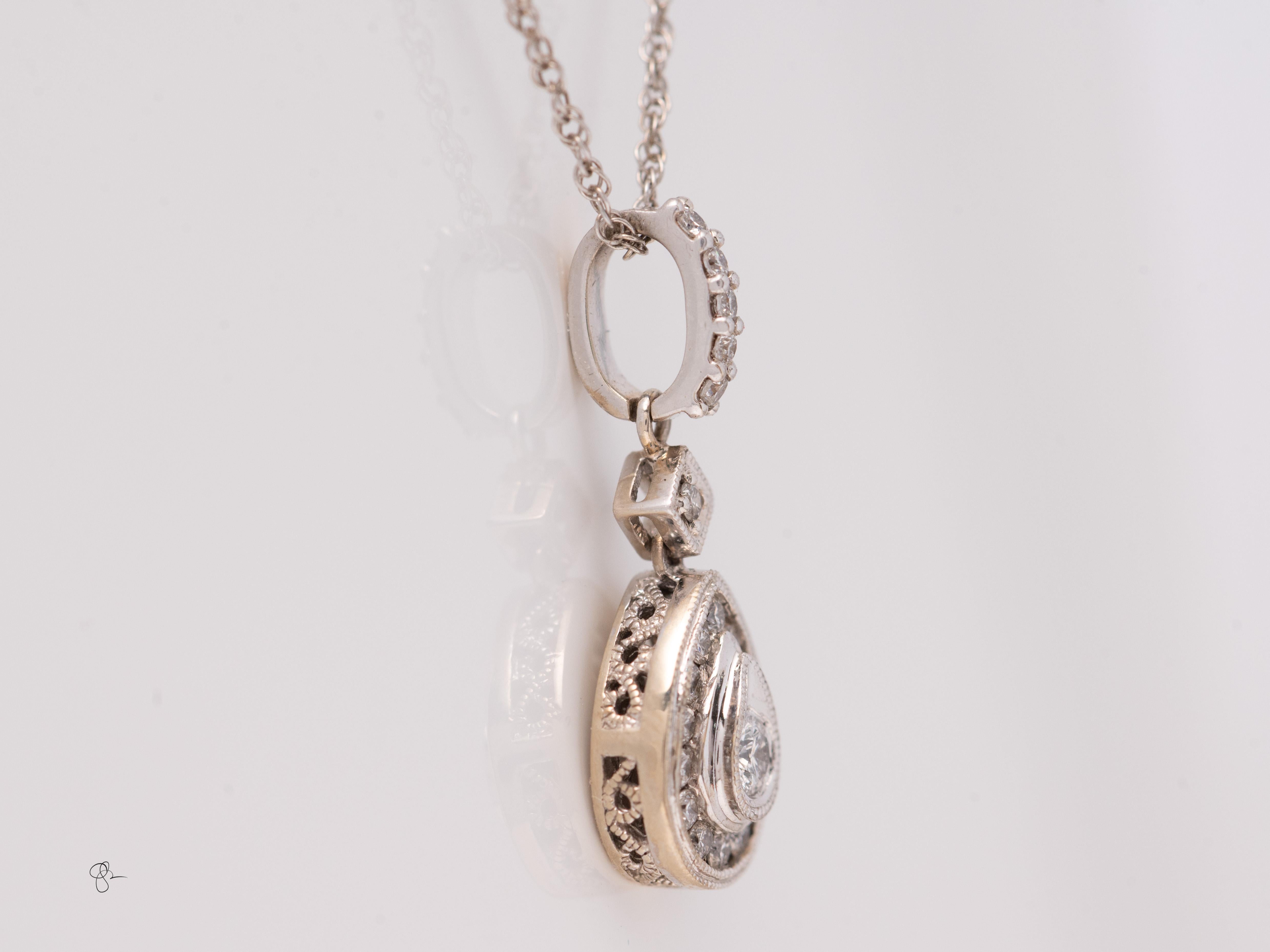Collana con ciondolo a goccia con diamante in oro bianco 14k Design/One elegante in vendita 1