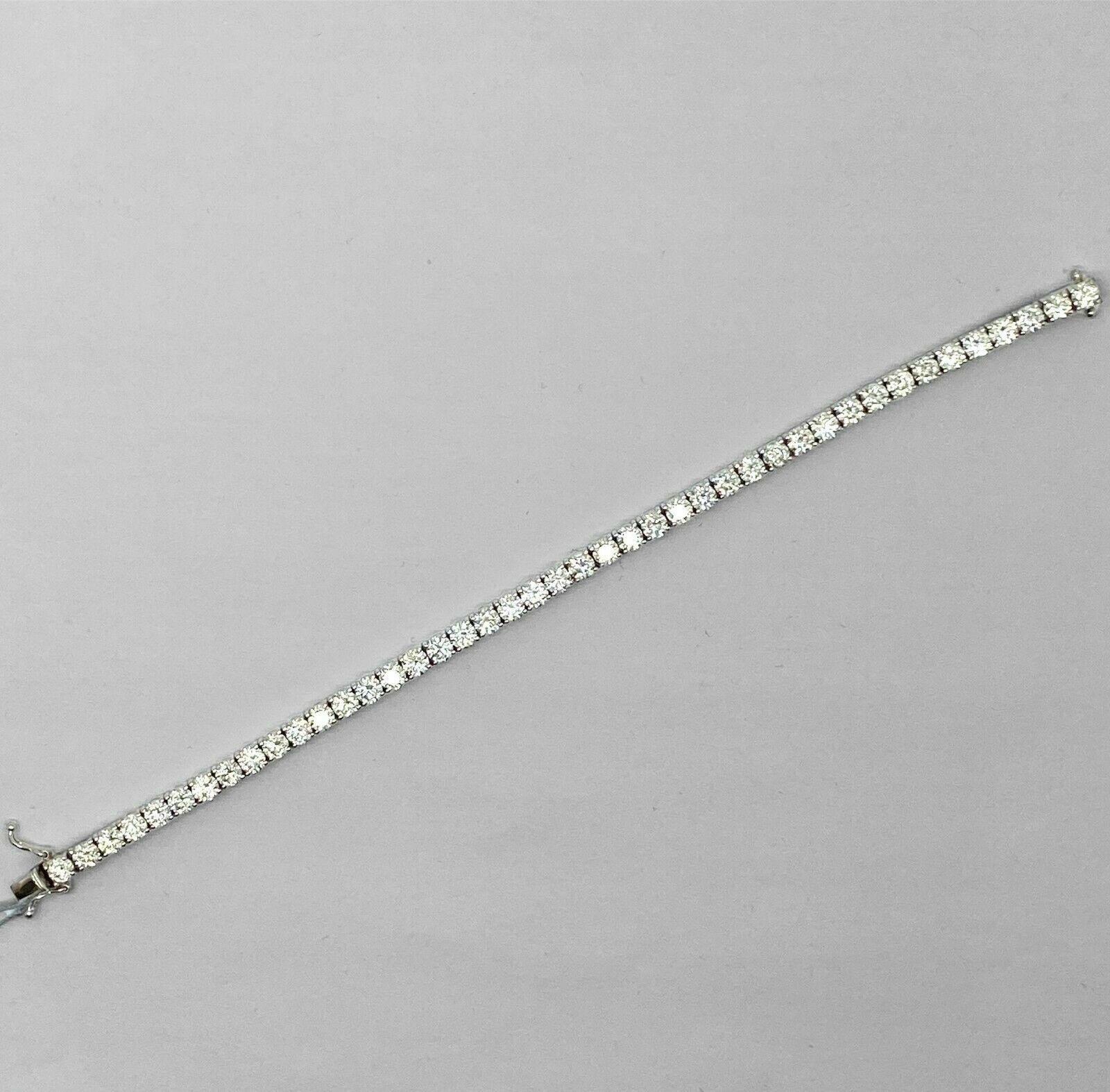 Specifications:
    main stone:ROUND DIAMONDS
    diamonds:43 PCS
    carat total weight:approximately 10.28 CTW
    color:H
    clarity:VS
    brand:CUSTOM MADE
    metal:14K WHITE gold
    type:BRACELET
    weight:10.11 gr
    LENGHT:7 INCH
   