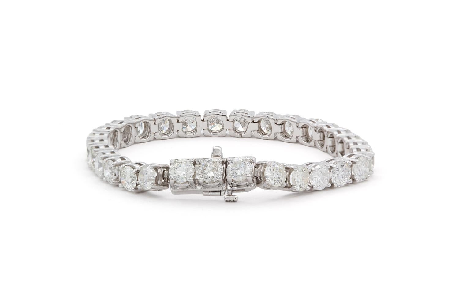 14k White Gold & Diamond Tennis Bracelet 18.90ctw In Excellent Condition For Sale In Tustin, CA