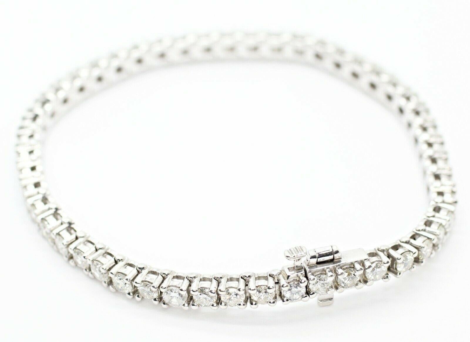 Contemporary 14 Karat White Gold Diamond Tennis Bracelet 4.00 Carat