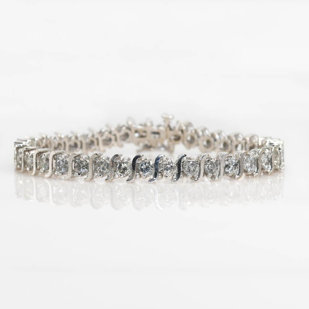 14K White Gold Diamond Tennis Bracelet 7.00TDW, 21gr
14k white gold and diamond tennis bracelet.

Stampded 14k on clasp and weighs 21 grams gross weight.

The diamonds are round brilliant cuts, 35 x .20 carats, 7.00 total carats, K , L , M color, i1