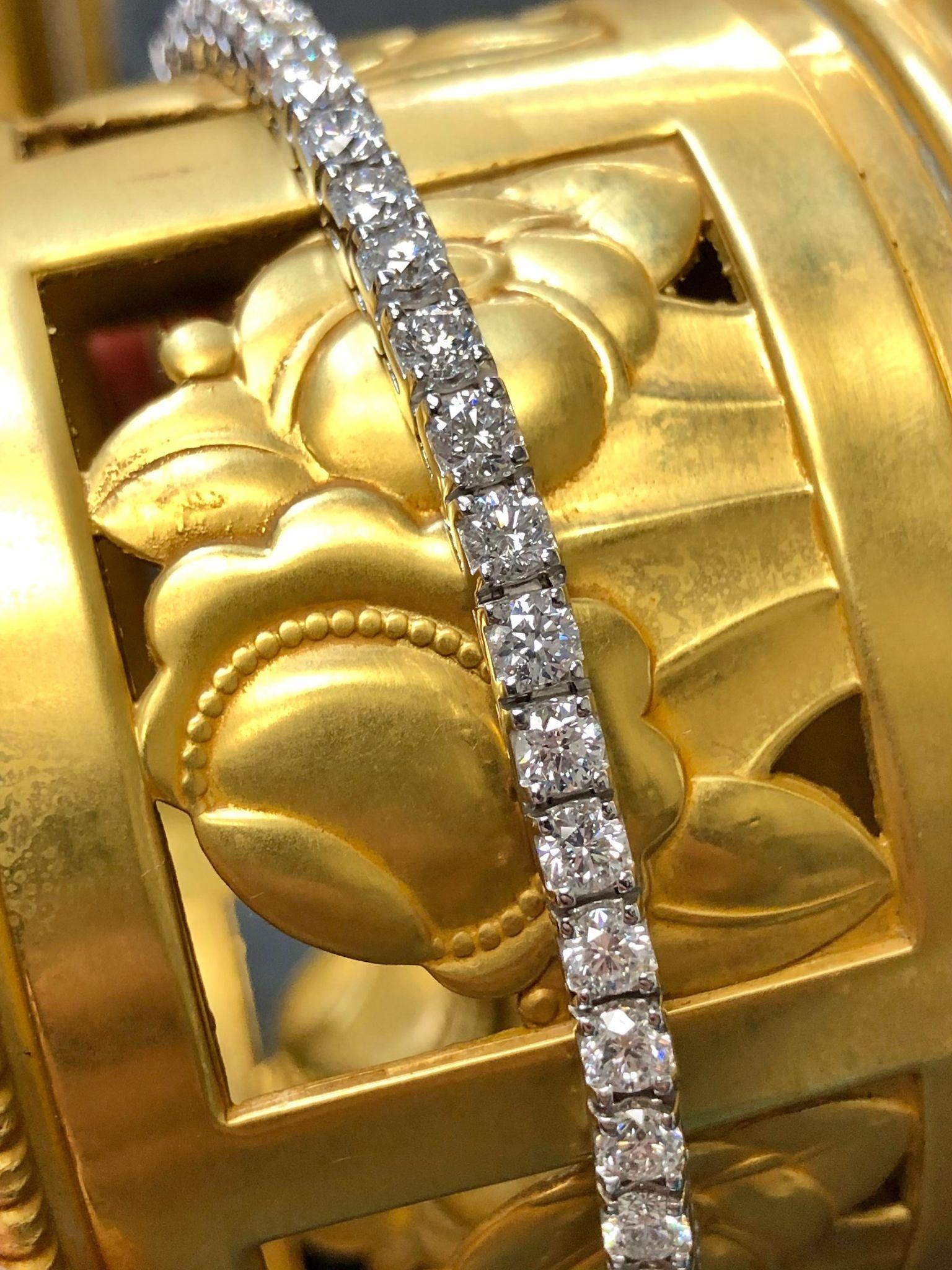 14 Karat Weißgold Diamant-Tennisarmband 7,15 Karattw (Zeitgenössisch) im Angebot