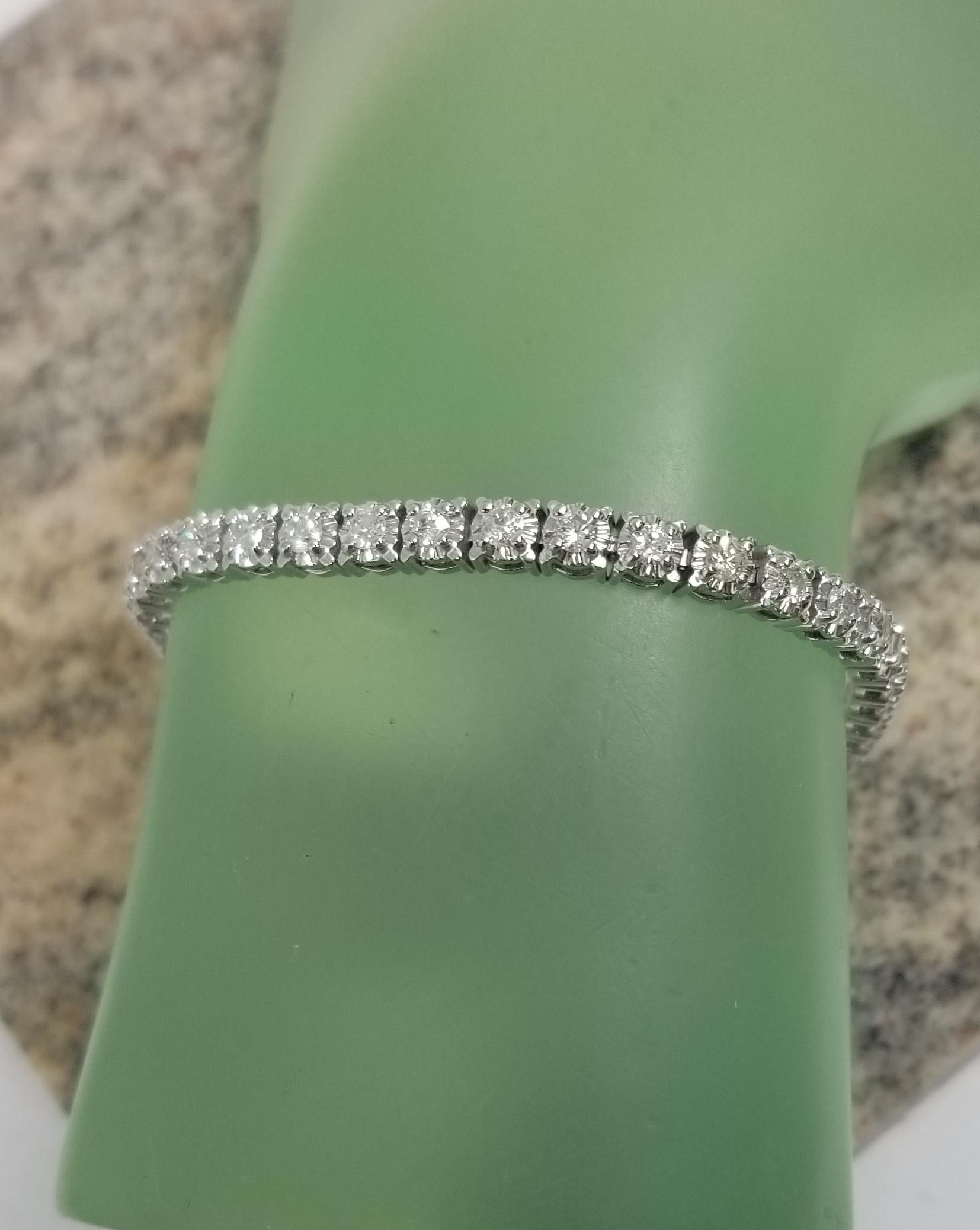 Contemporary 14k White Gold Diamond Tennis Bracelet Set in an Illusion Setting 3.01 Carats For Sale