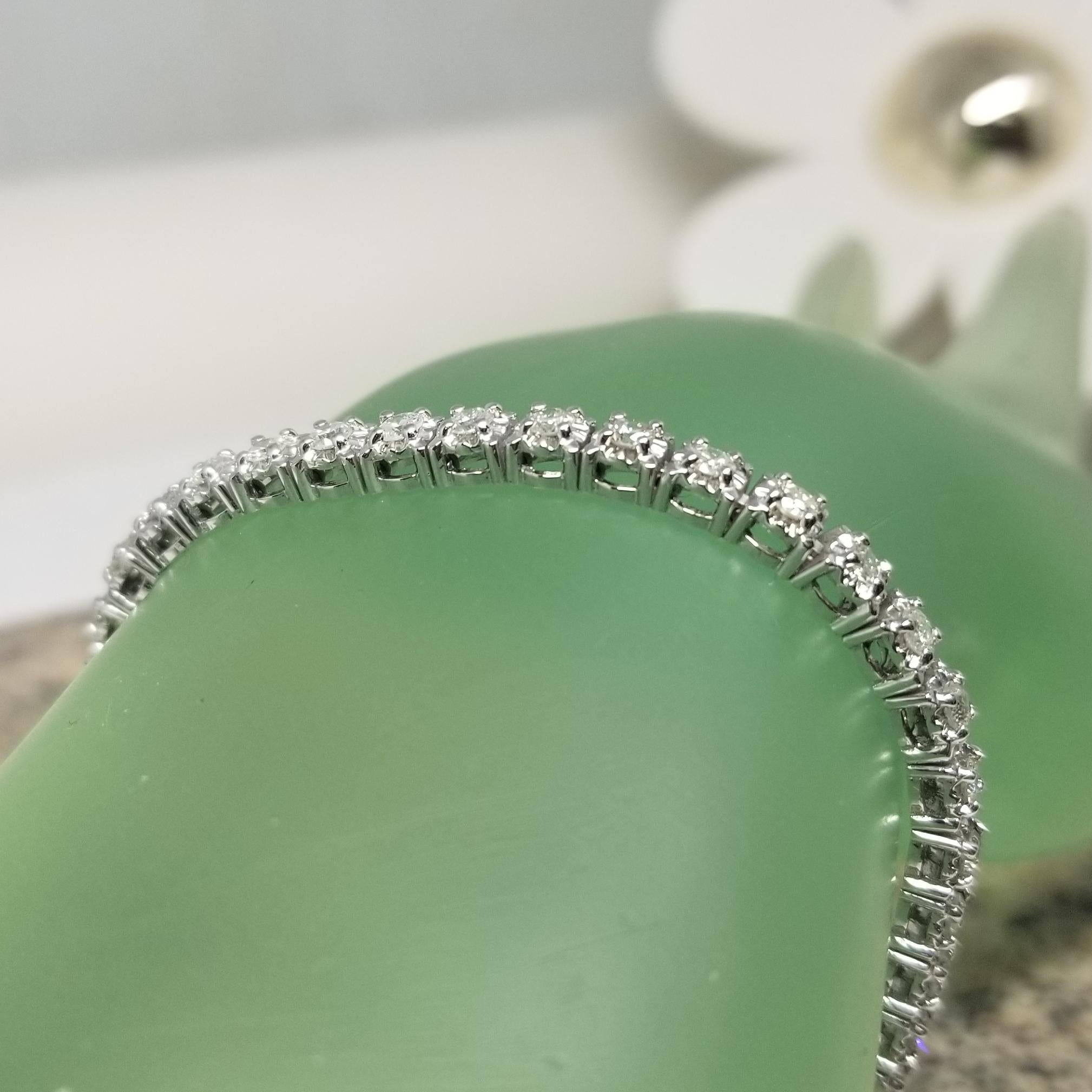 14k White Gold Diamond Tennis Bracelet Set in an Illusion Setting 3.01 Carats In New Condition For Sale In Los Angeles, CA