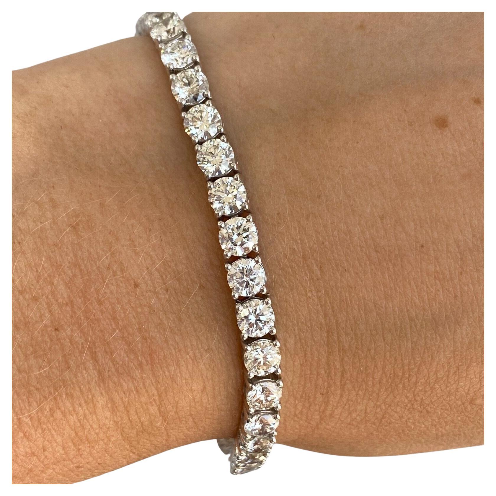 Bracciale "Tennis" con diamanti in oro bianco 14k con un peso di 12,07 carati