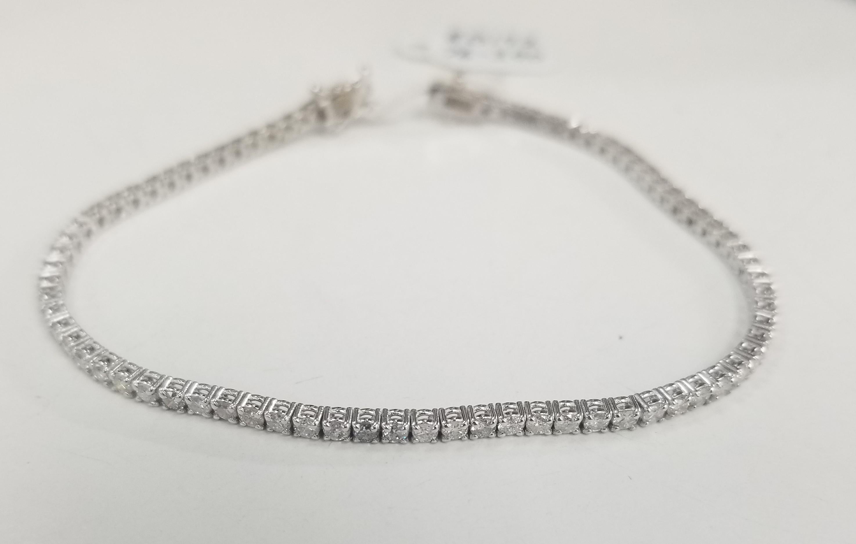 Specifications:
    main stone:ROUND DIAMONDS
    diamonds: 76 PCS
    carat total weight:approximately 3.00 CTW
    color: H-I
    clarity:SI1-2
    brand:CUSTOM MADE
    metal:14K WHITE gold
    type:BRACELET
    weight:7.0 gr
    length:7