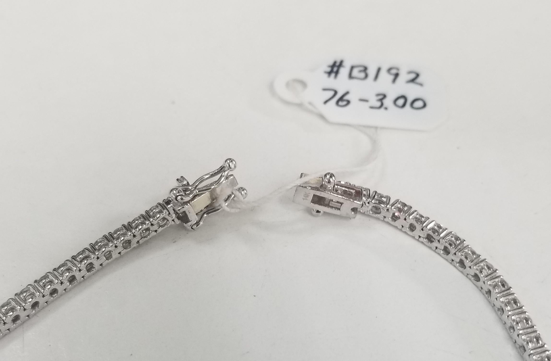 Contemporain Bracelet « Tennis » en or blanc 14 carats avec diamants pesant 3,00 carats en vente