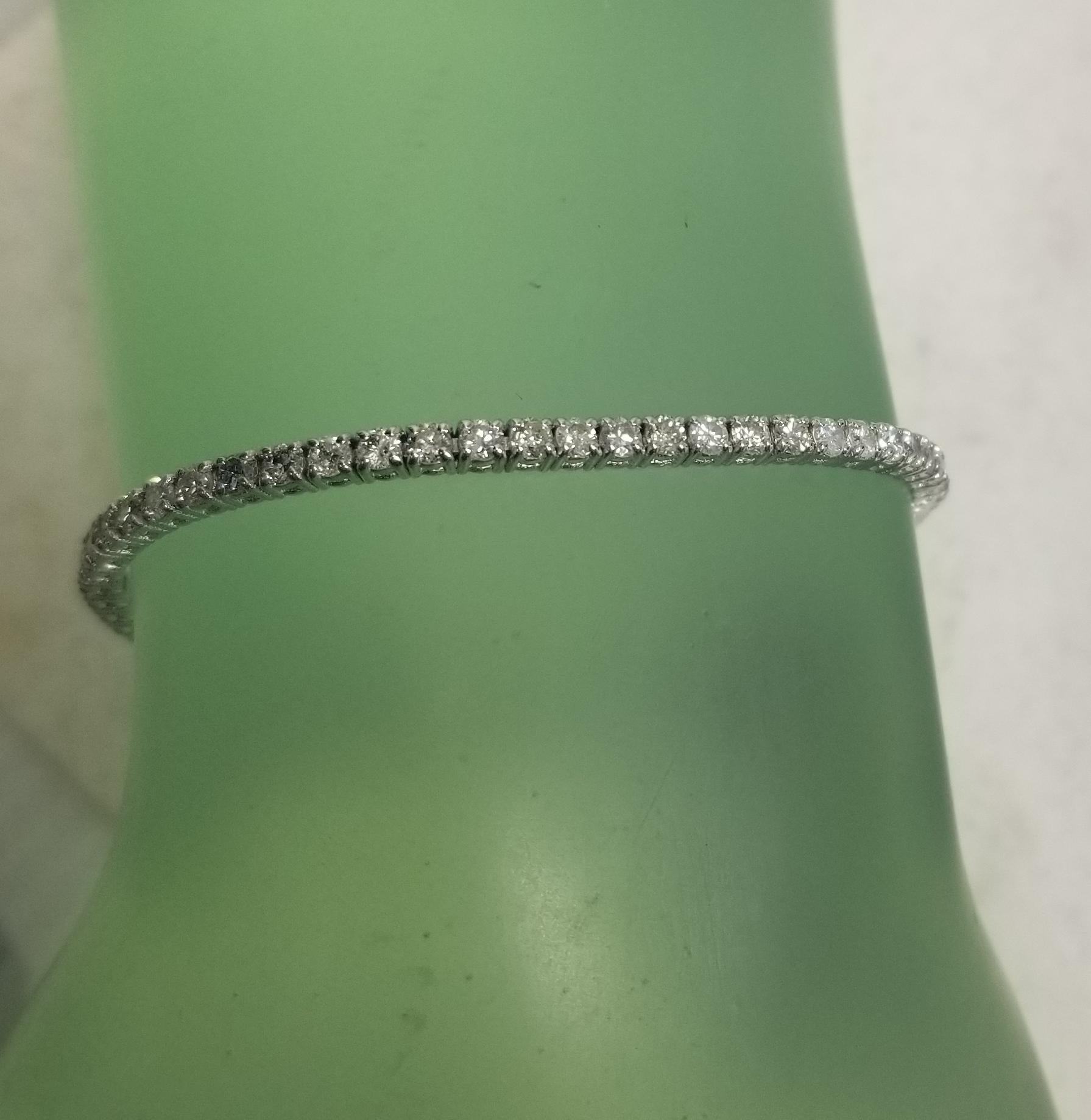 Taille ronde Bracelet « Tennis » en or blanc 14 carats avec diamants pesant 3,00 carats en vente
