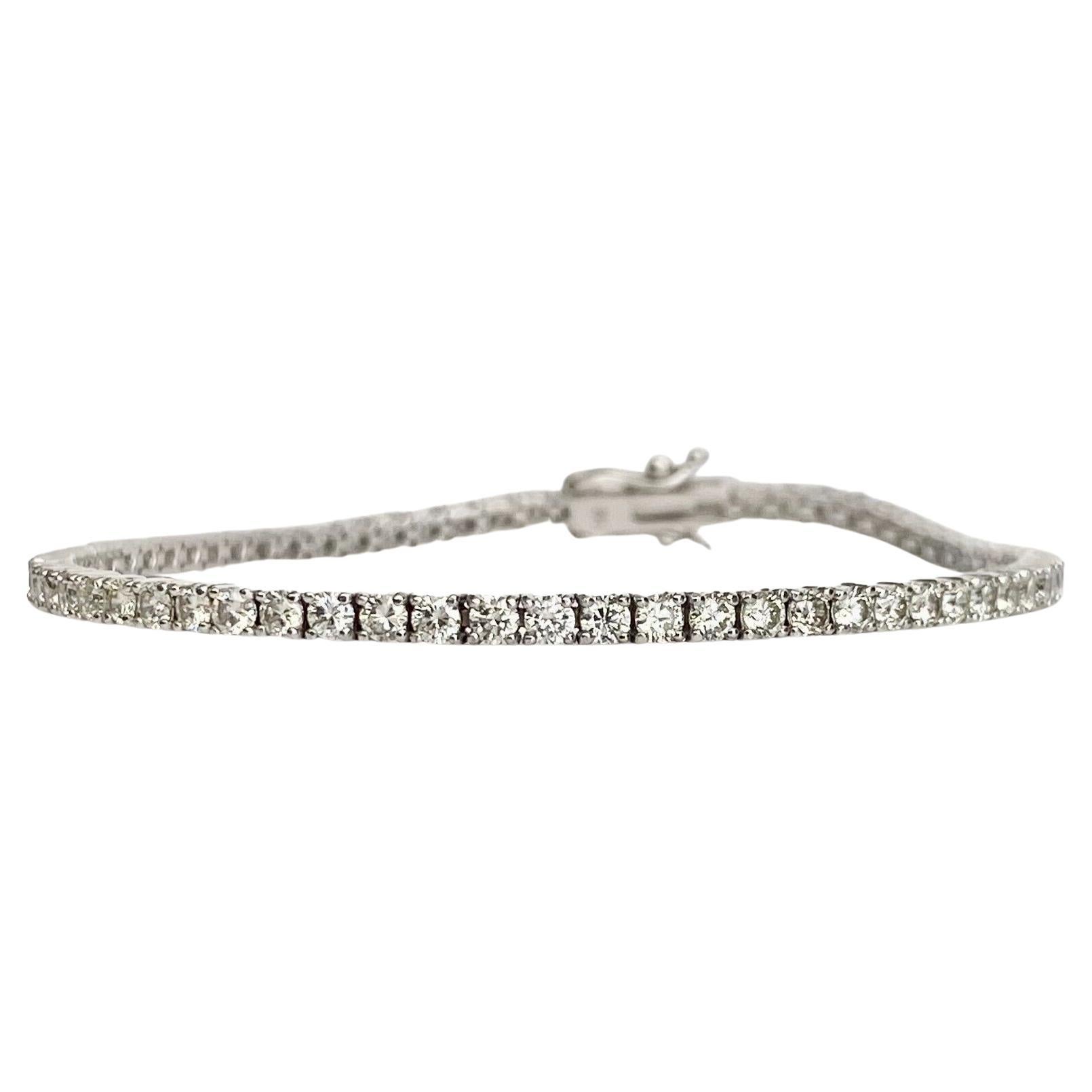 14k White Gold Diamond Tennis Bracelet Weighing 3.65ctw For Sale