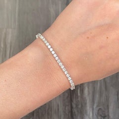 Bracelet tennis en or blanc 14 carats avec diamants pesant 4,25 carats