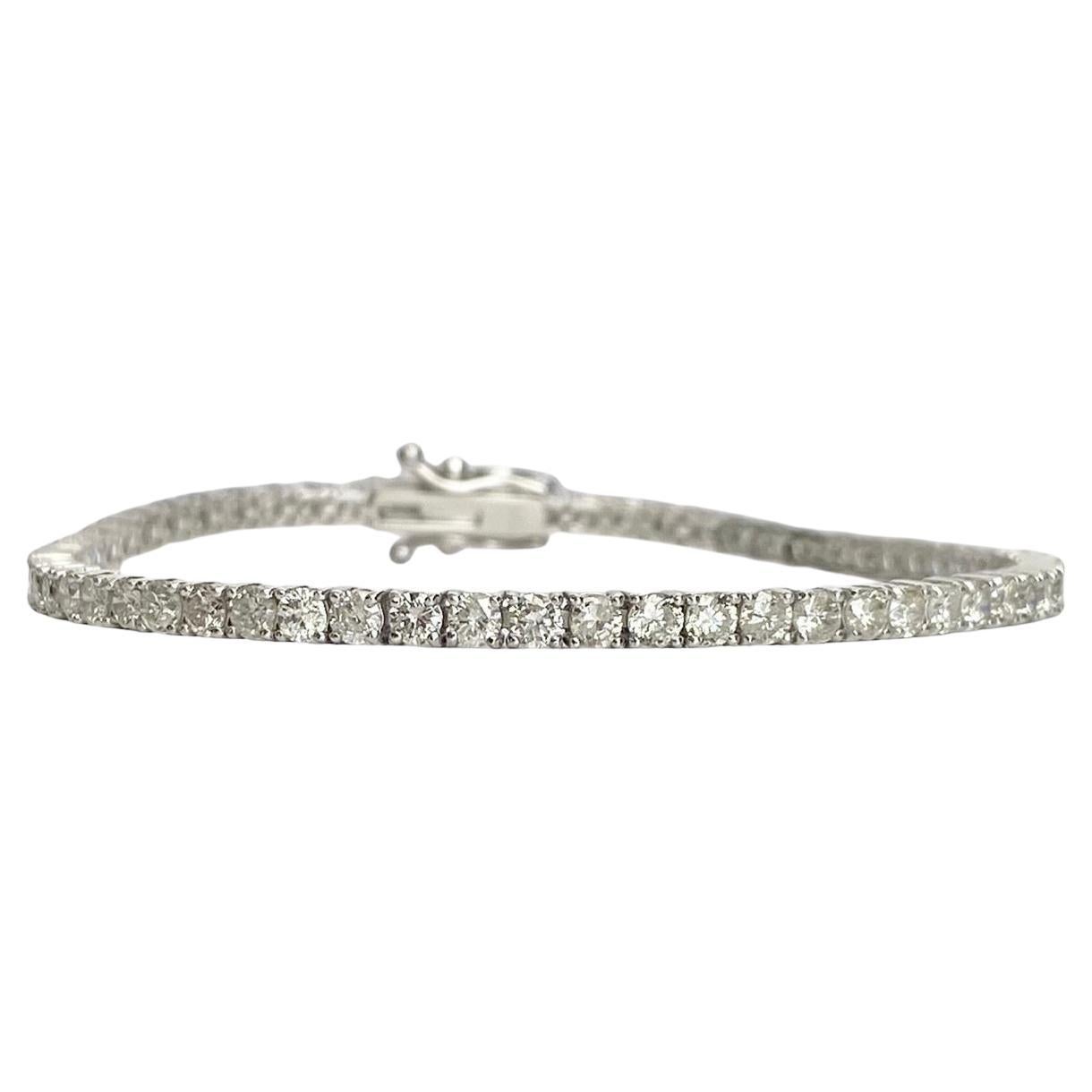 14k White Gold Diamond Tennis Bracelet Weighing 4.25ctw For Sale