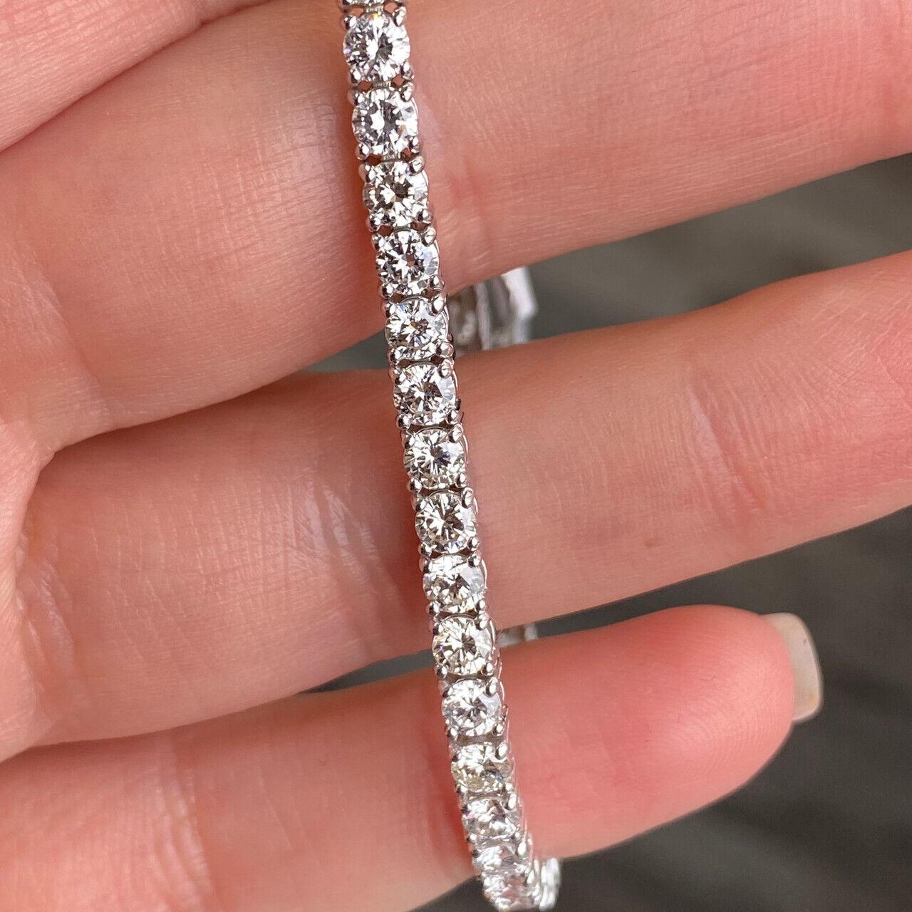 14 Karat Weißgold Diamant-Tennisarmband mit Gewicht von 6,25 Karat (Zeitgenössisch) im Angebot
