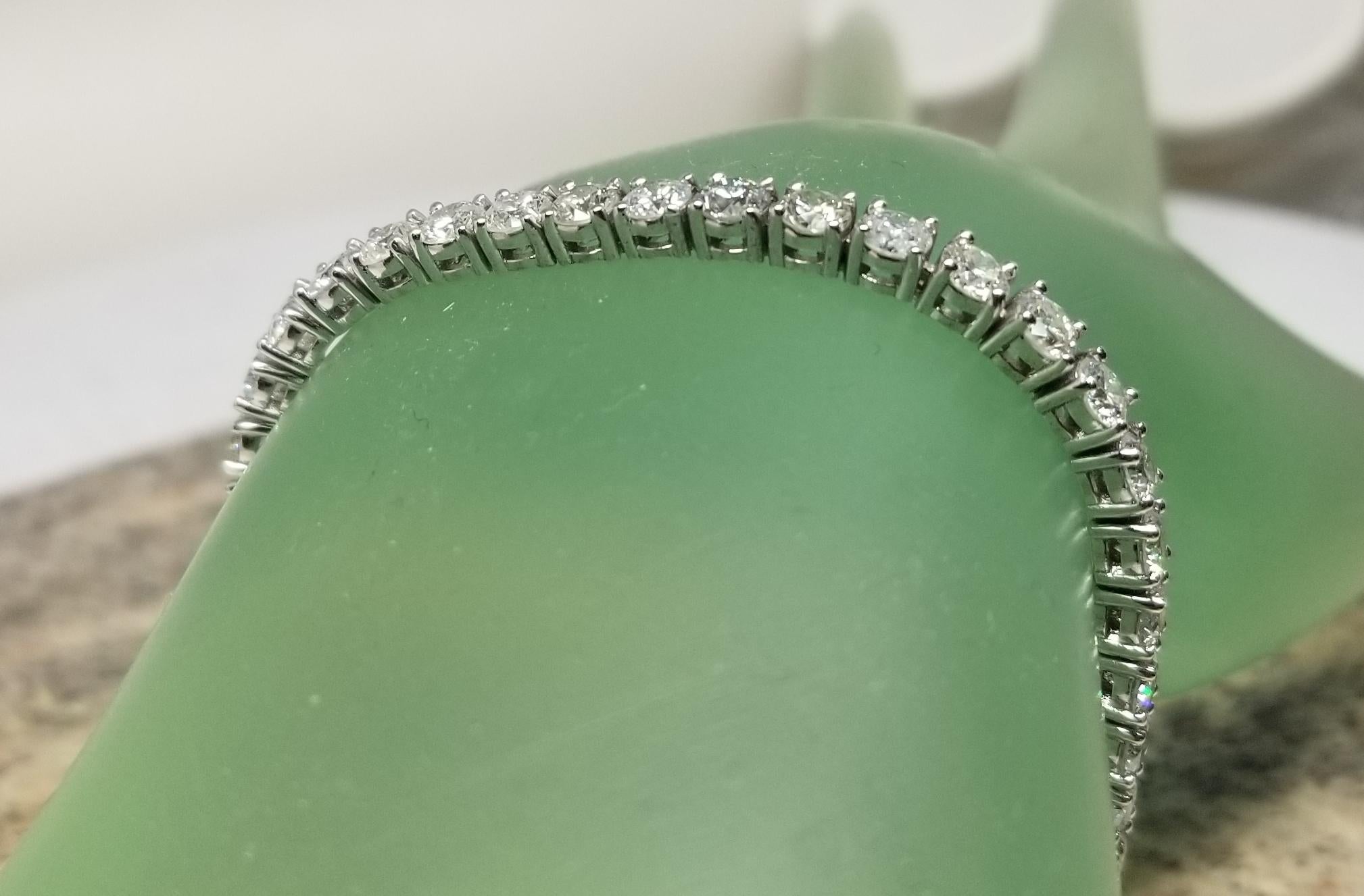 14k White Gold Diamond Tennis Bracelet Weighing 9.02 Ctw In New Condition For Sale In Los Angeles, CA