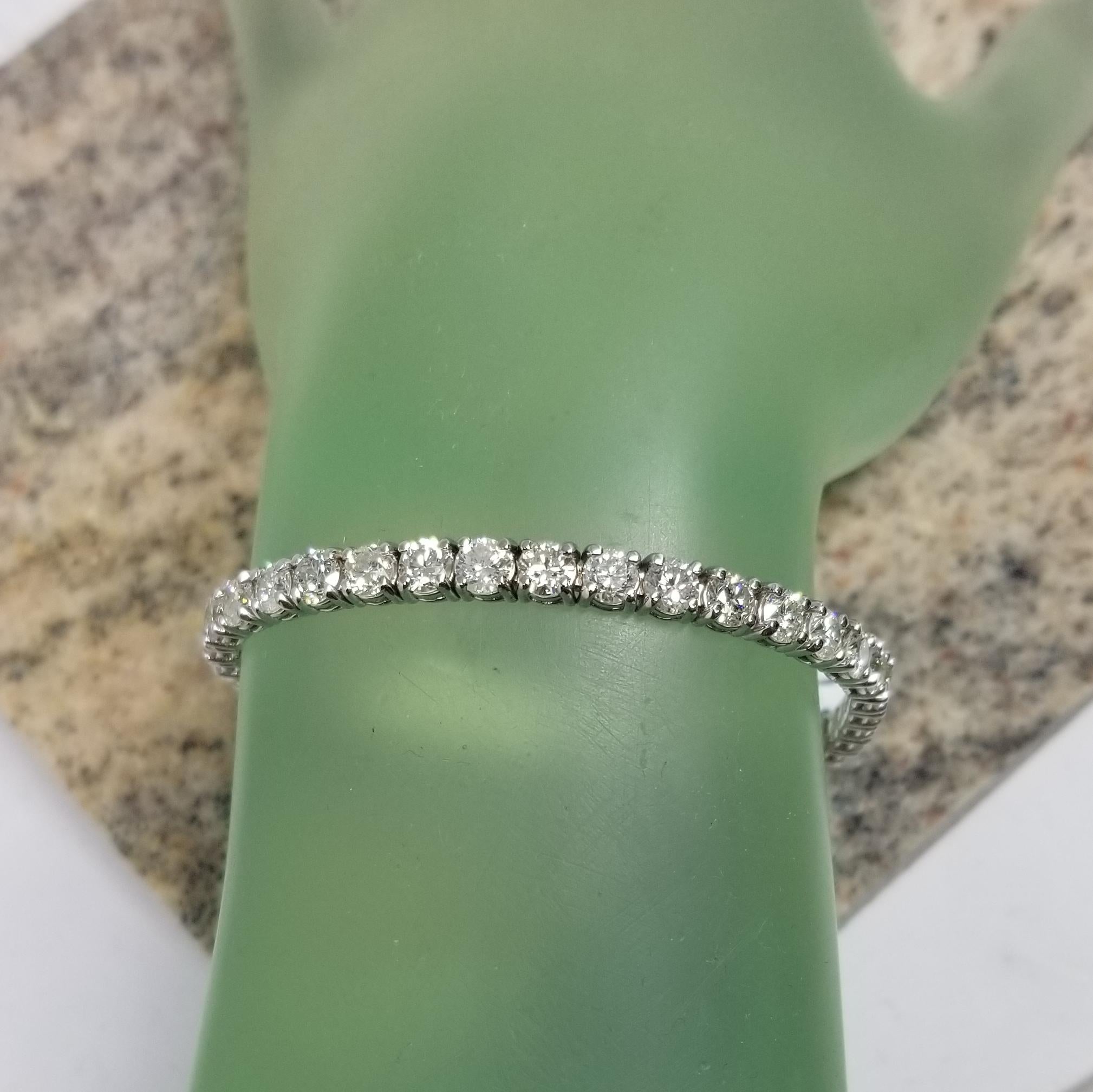 Round Cut 14k White Gold Diamond Tennis Bracelet Weighing 9.80 Ctw For Sale