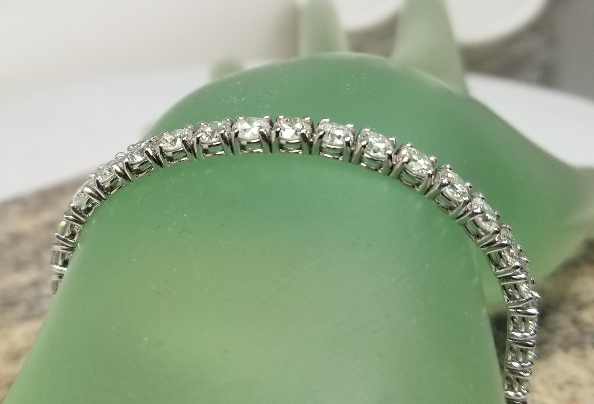 14k White Gold Diamond Tennis Bracelet Weighing 9.80 Ctw In New Condition For Sale In Los Angeles, CA