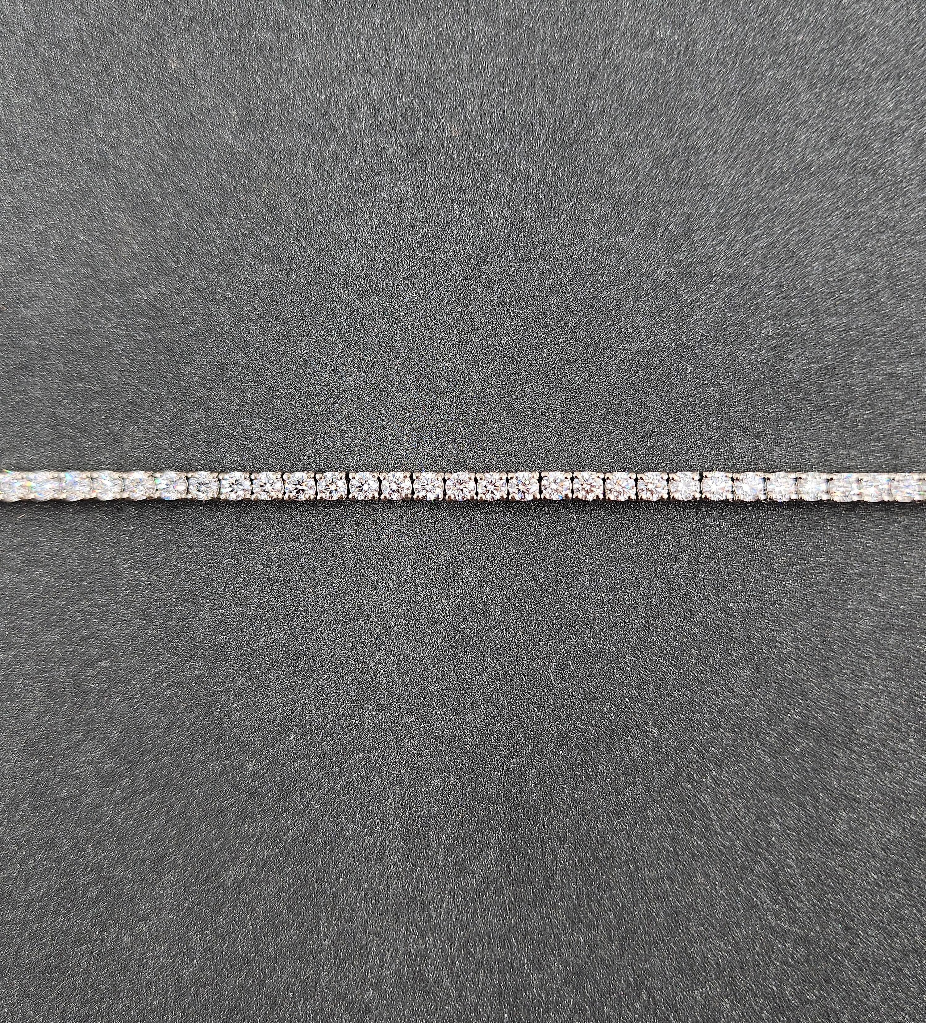 Taille ronde Collier de tennis en or blanc 14k avec diamants - Approx 9.00 Ct en vente