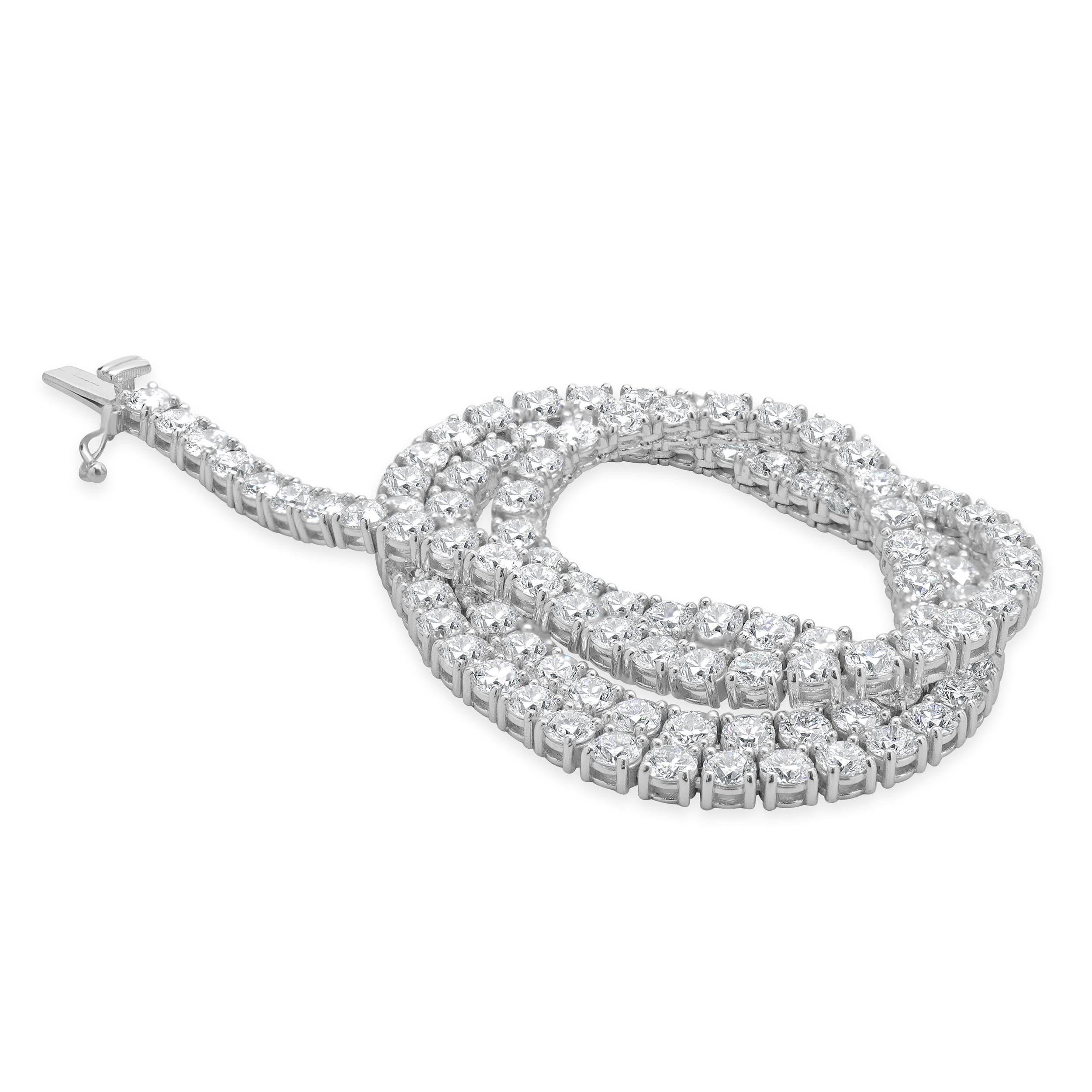 14k White Gold Diamond Tennis Necklace In Excellent Condition For Sale In Scottsdale, AZ