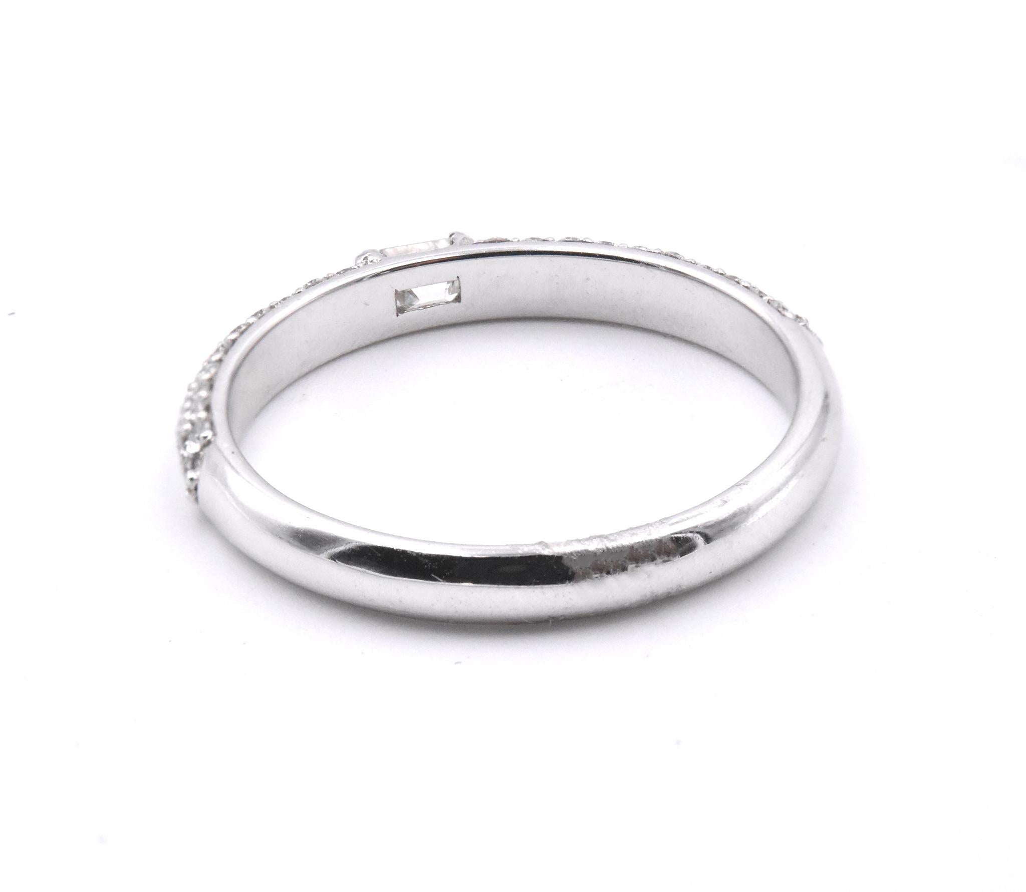 14 Karat White Gold Diamond Wedding Band In Excellent Condition For Sale In Scottsdale, AZ