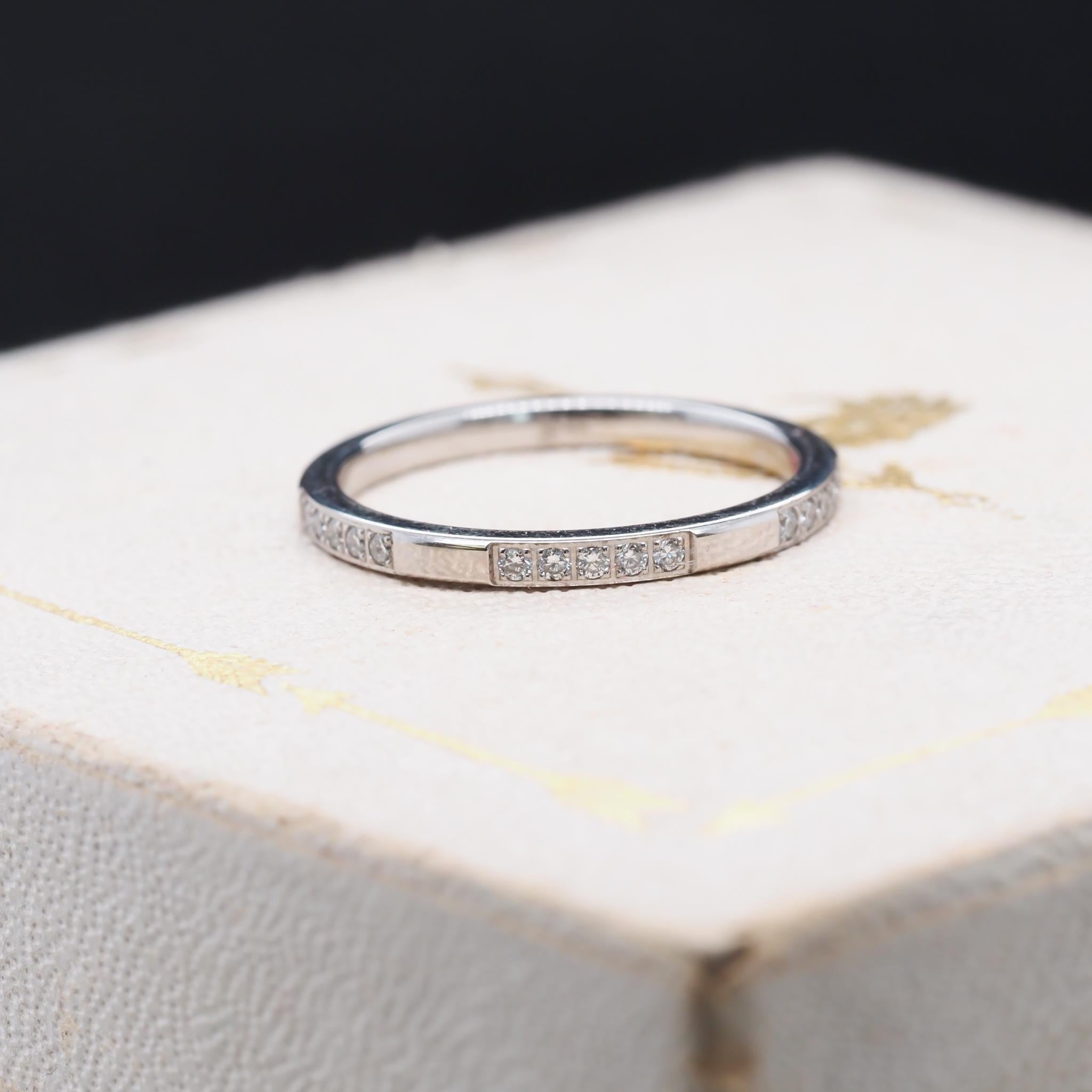 14K White Gold Diamond Wedding Band In Good Condition For Sale In Hicksville, NY