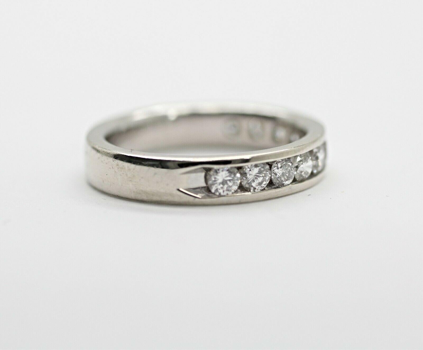 Round Cut 14 Karat White Gold Diamond Wedding Ring For Sale