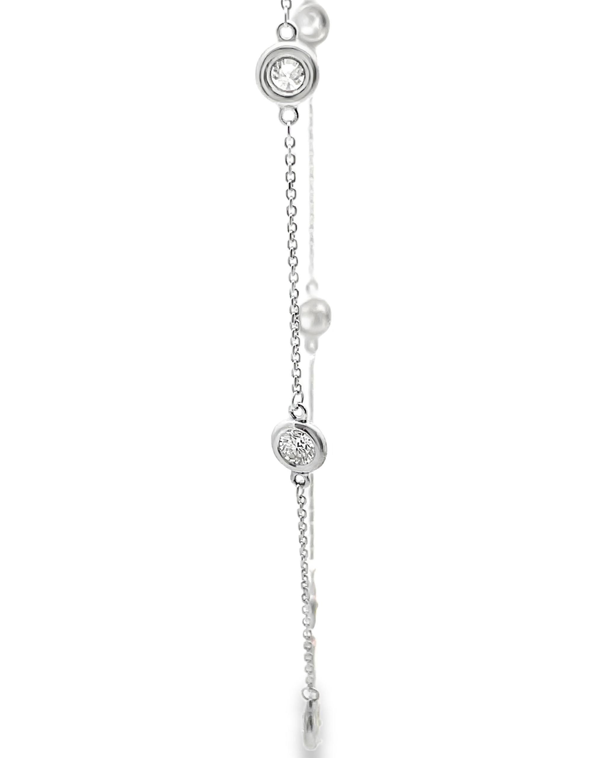 Taille ronde Collier en or blanc 14K Diamants By The Yard serti d'un chaton de 2,13 carats en vente