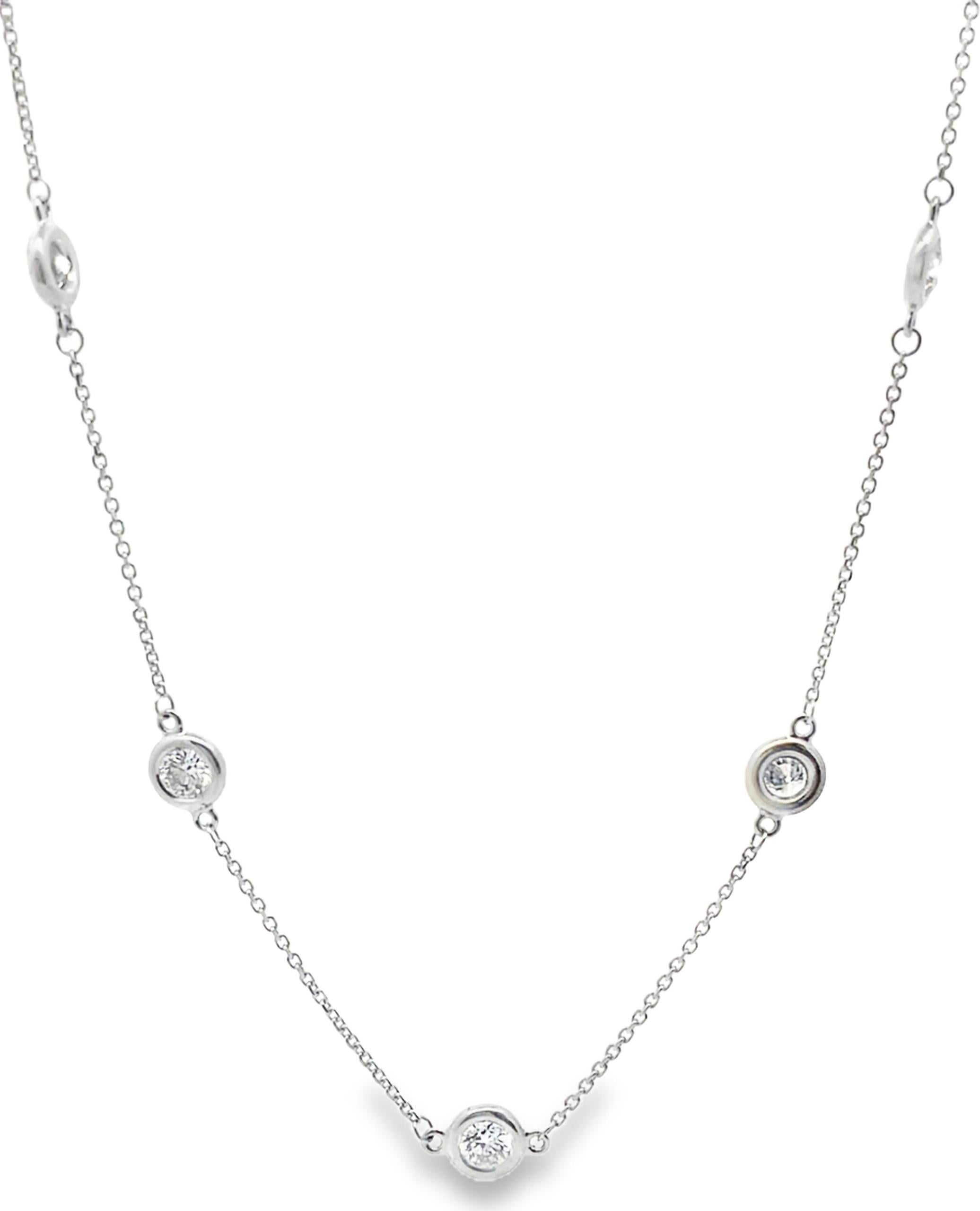 Collier en or blanc 14K Diamants By The Yard serti d'un chaton de 2,13 carats en vente