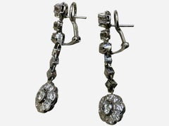 Coppia di orecchini con diamanti in oro bianco 14K