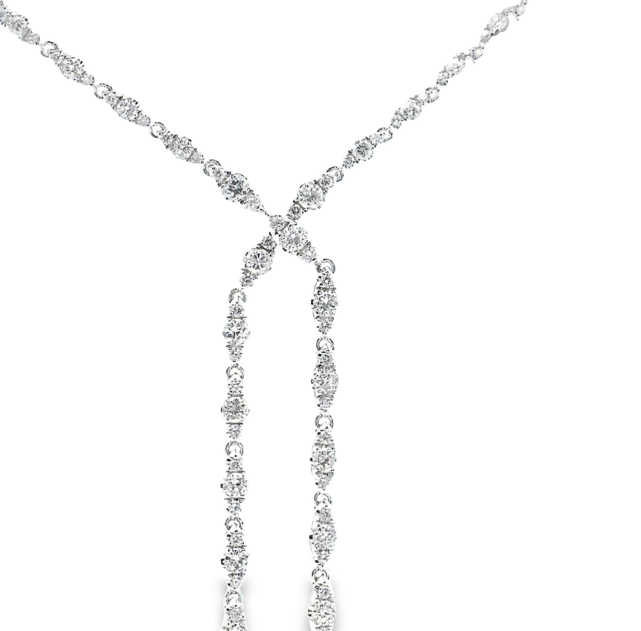 Contemporaneo Collana con doppia goccia di diamanti in oro bianco 14K in vendita