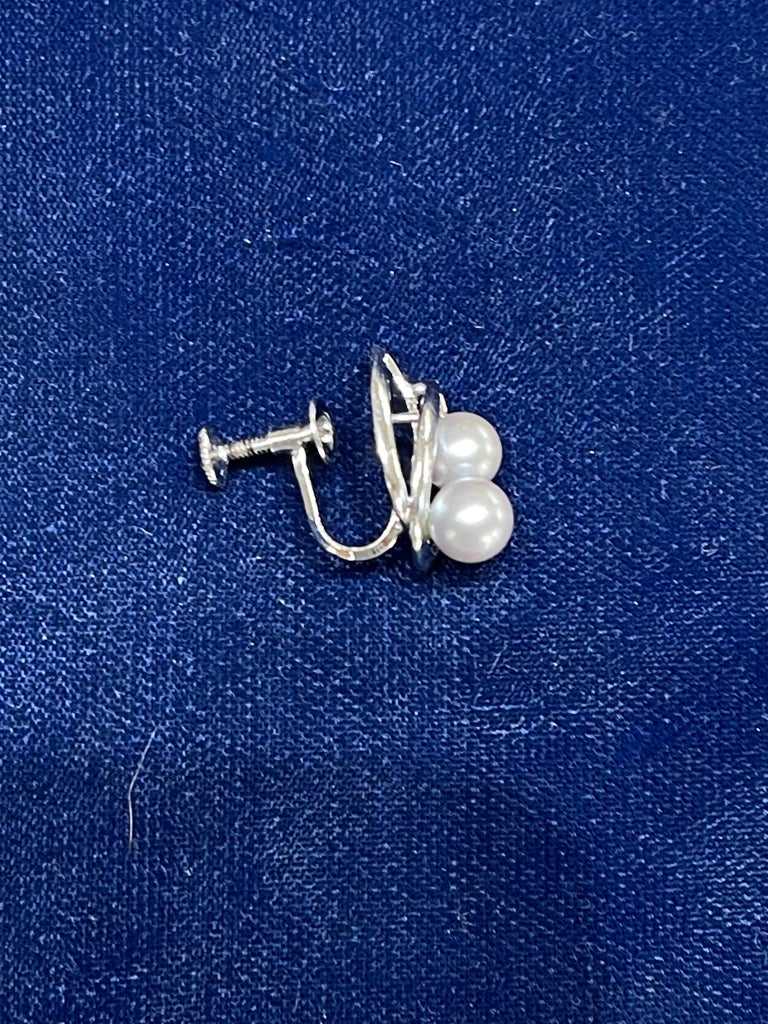 VINTAGE Two-Pearl Screw-Back Earrings