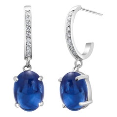 Créoles pendantes en or blanc 14 carats avec saphirs cabochons et diamants de 0,95 pouce de long
