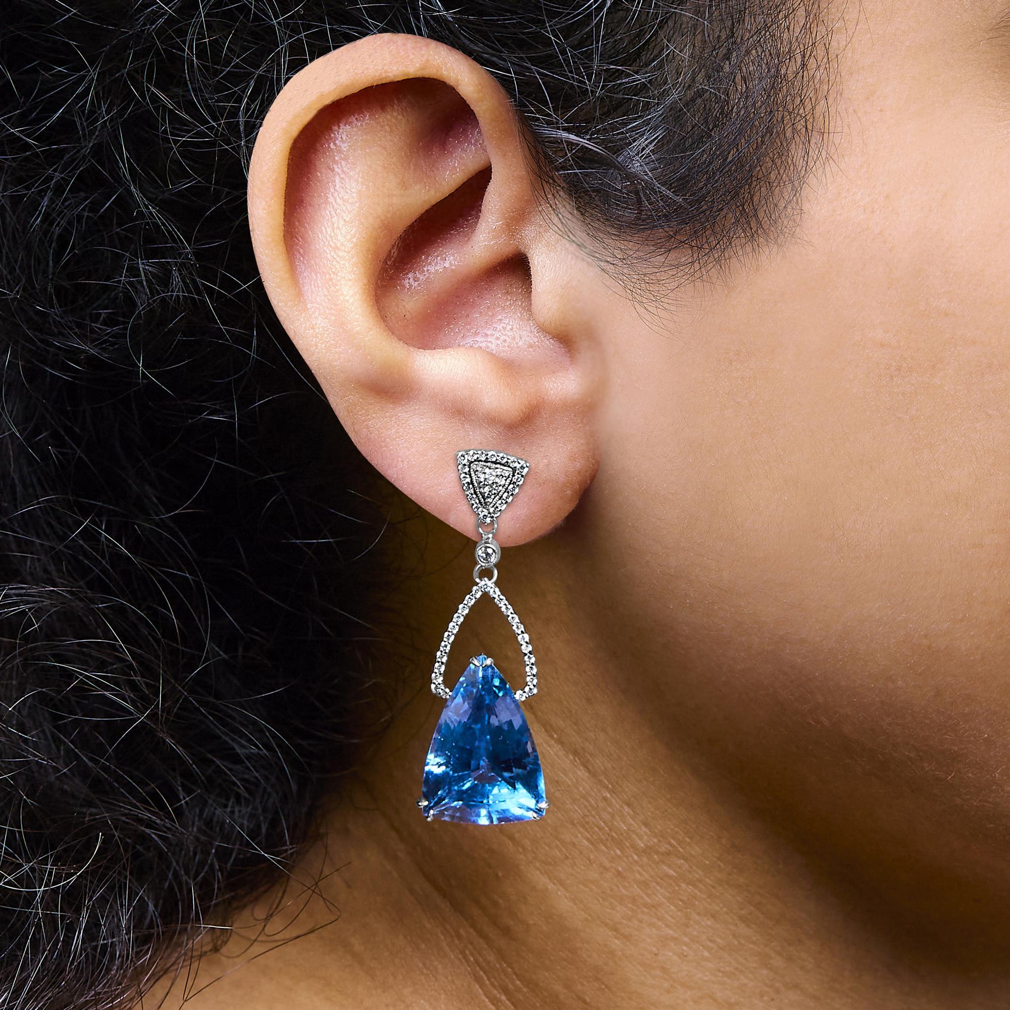 14K White Gold Earrings 4/5 Cttw Diamond and Blue Topaz Drop and Dangle Earrings In New Condition For Sale In New York, NY