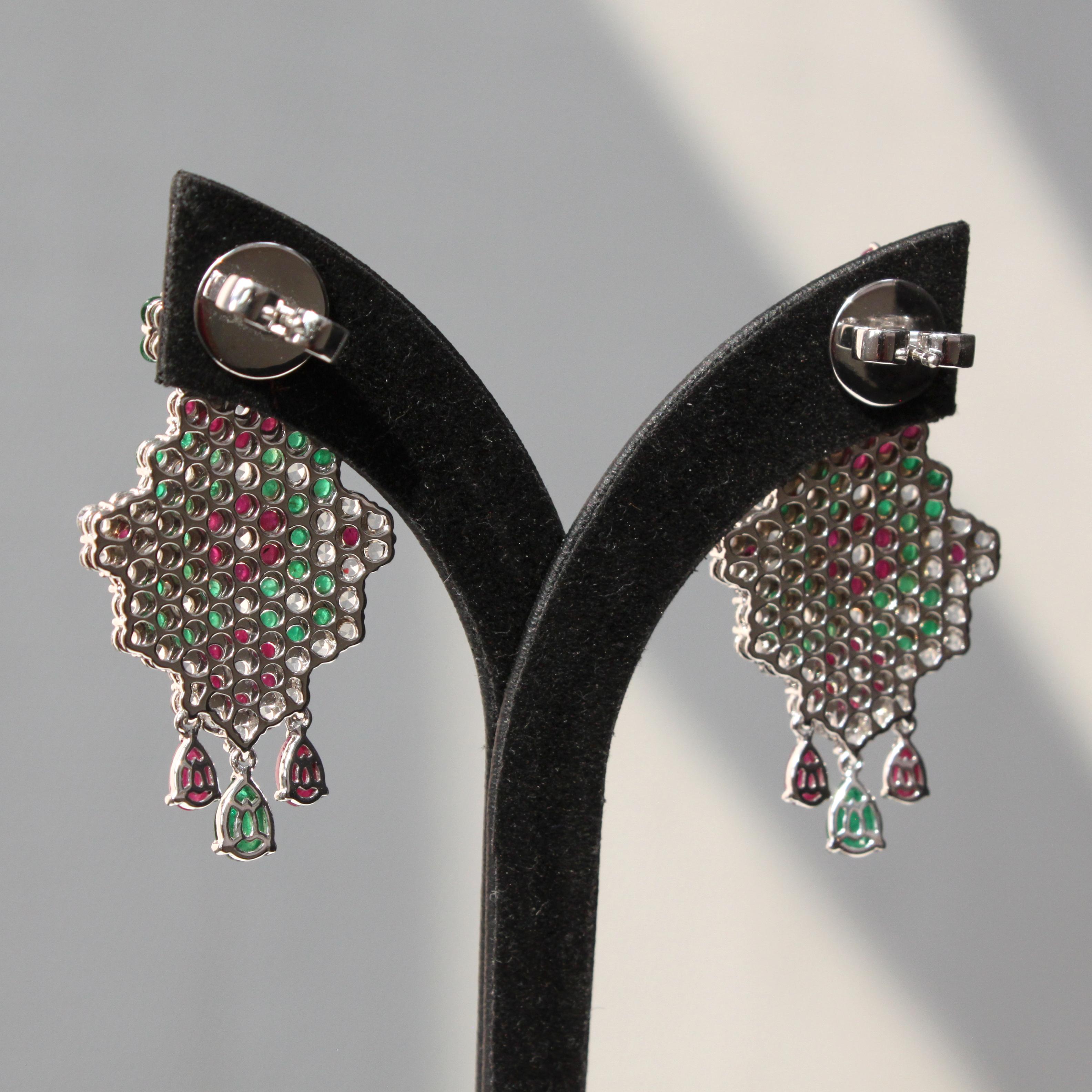 Art Nouveau 14K white gold earrings adorned with emeralds, rubies, and white sapphires For Sale