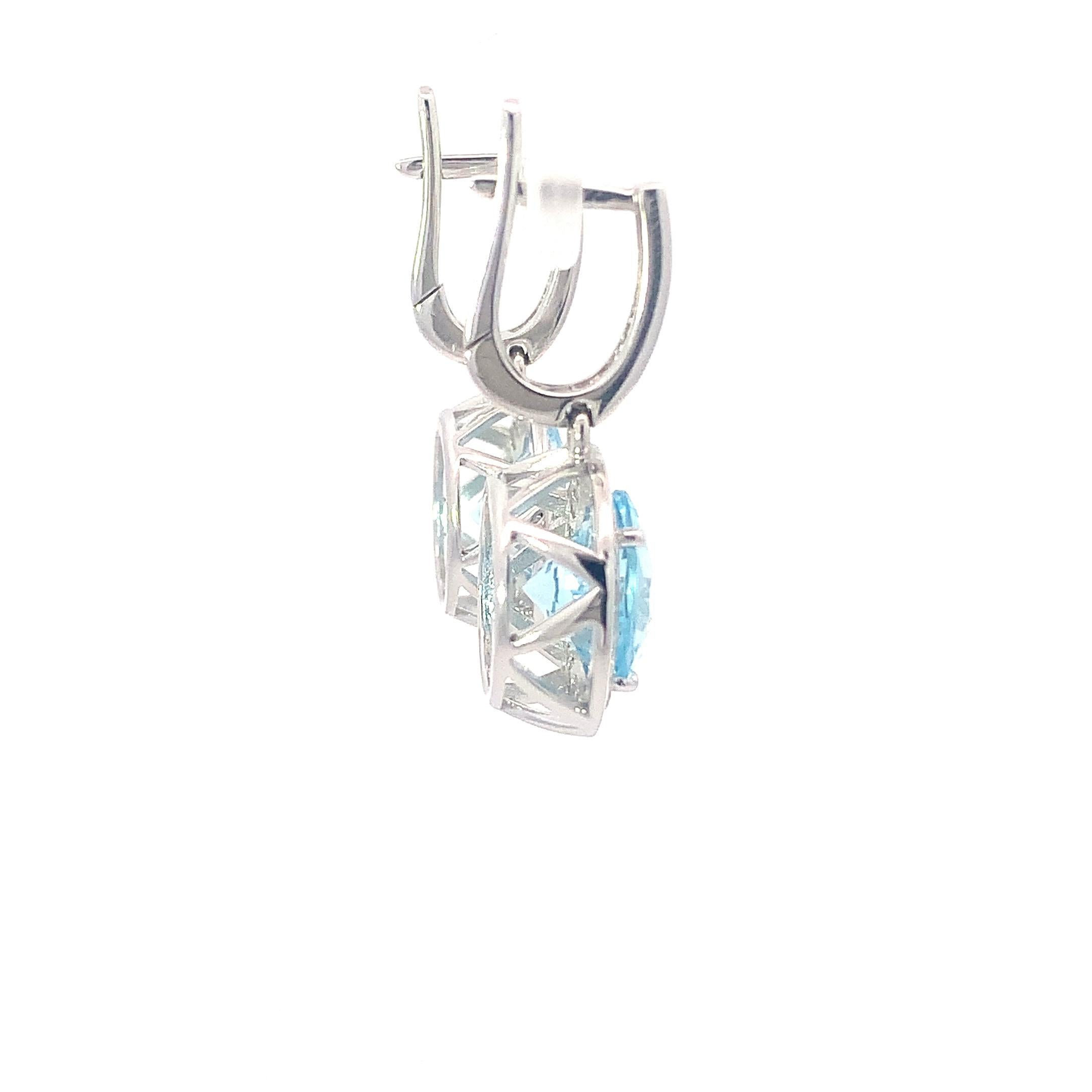 Orecchini in oro bianco 14K con diamanti e topazio blu In condizioni Nuovo in vendita a ประเวศ, TH