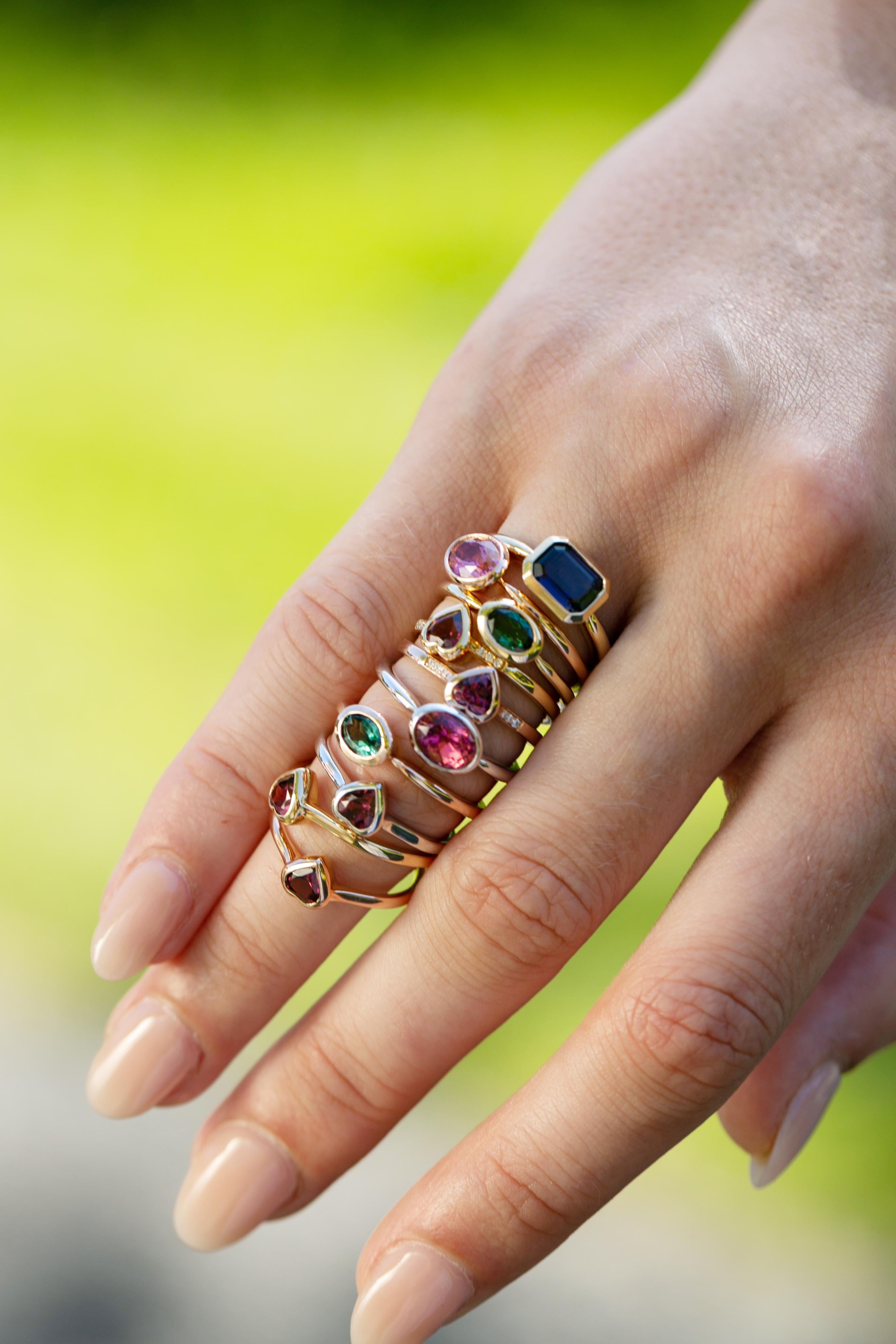 Anello in oro bianco 14k East West Orizzontale con tormalina ovale rosa e diamante in vendita 7