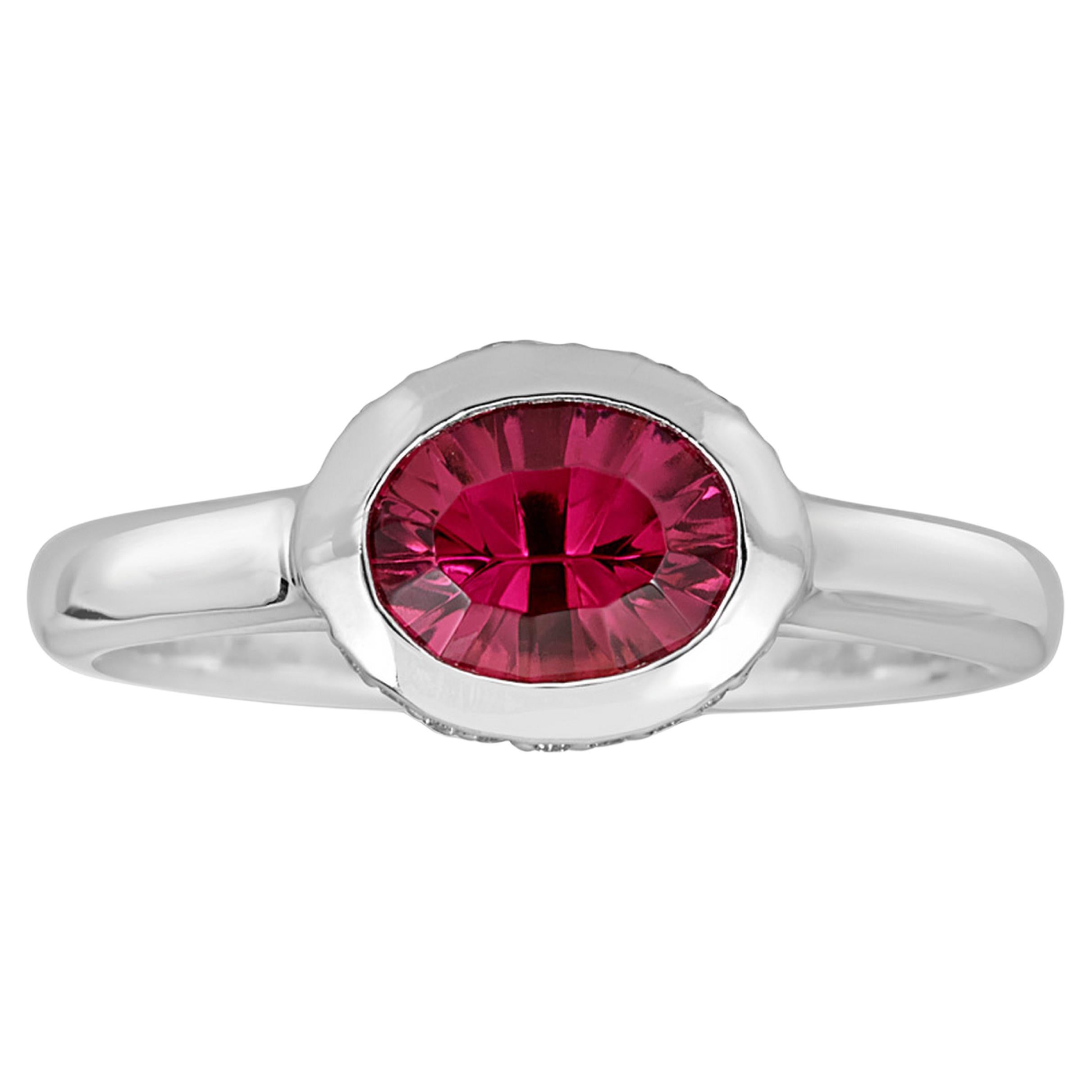 Ovaler Turmalin- und Diamantring aus 14 Karat Weißgold, Ost-West Horizontal, Rosa