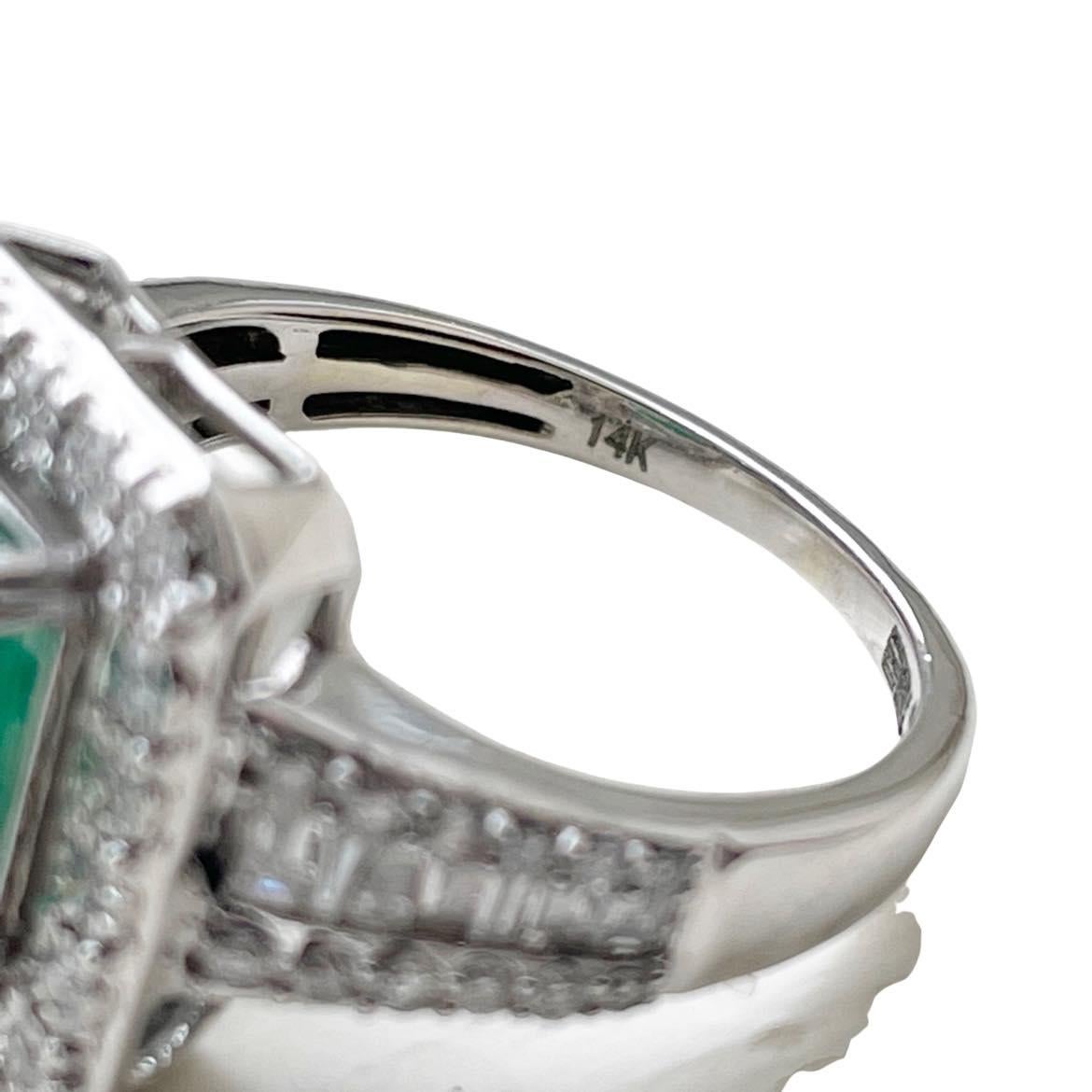 14K Weißgold Effy Smaragdschliff Grüner Smaragd Quadratischer Diamant Halo Cocktail-Ring im Zustand „Gut“ in Addison, TX
