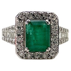 14K Weißgold Effy Smaragdschliff Grüner Smaragd Quadratischer Diamant Halo Cocktail-Ring