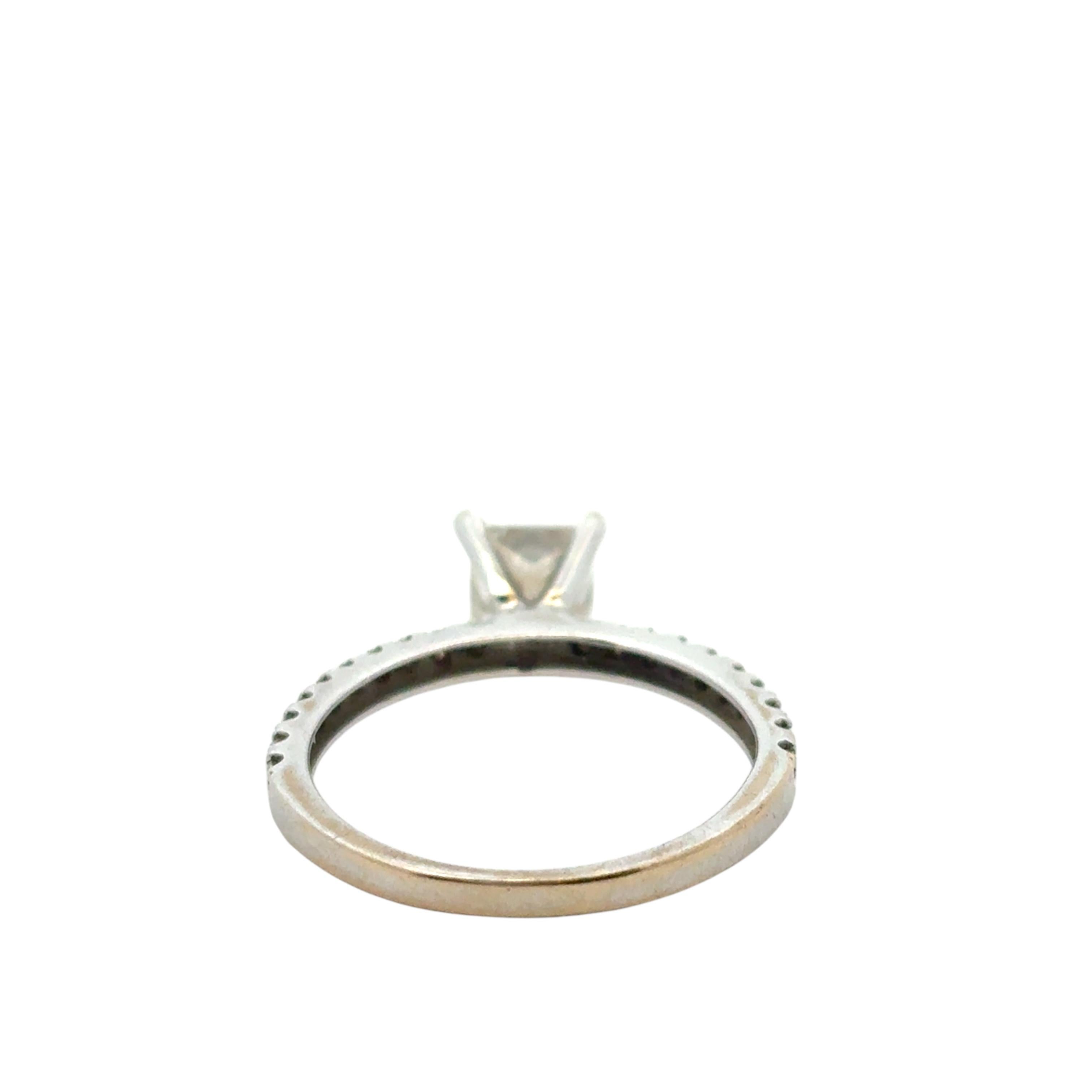 Verlobungsring aus 14 Karat Weißgold mit EGL-zertifiziertem 0,91 Karat Diamant im Prinzessinnenschliff im Angebot 8