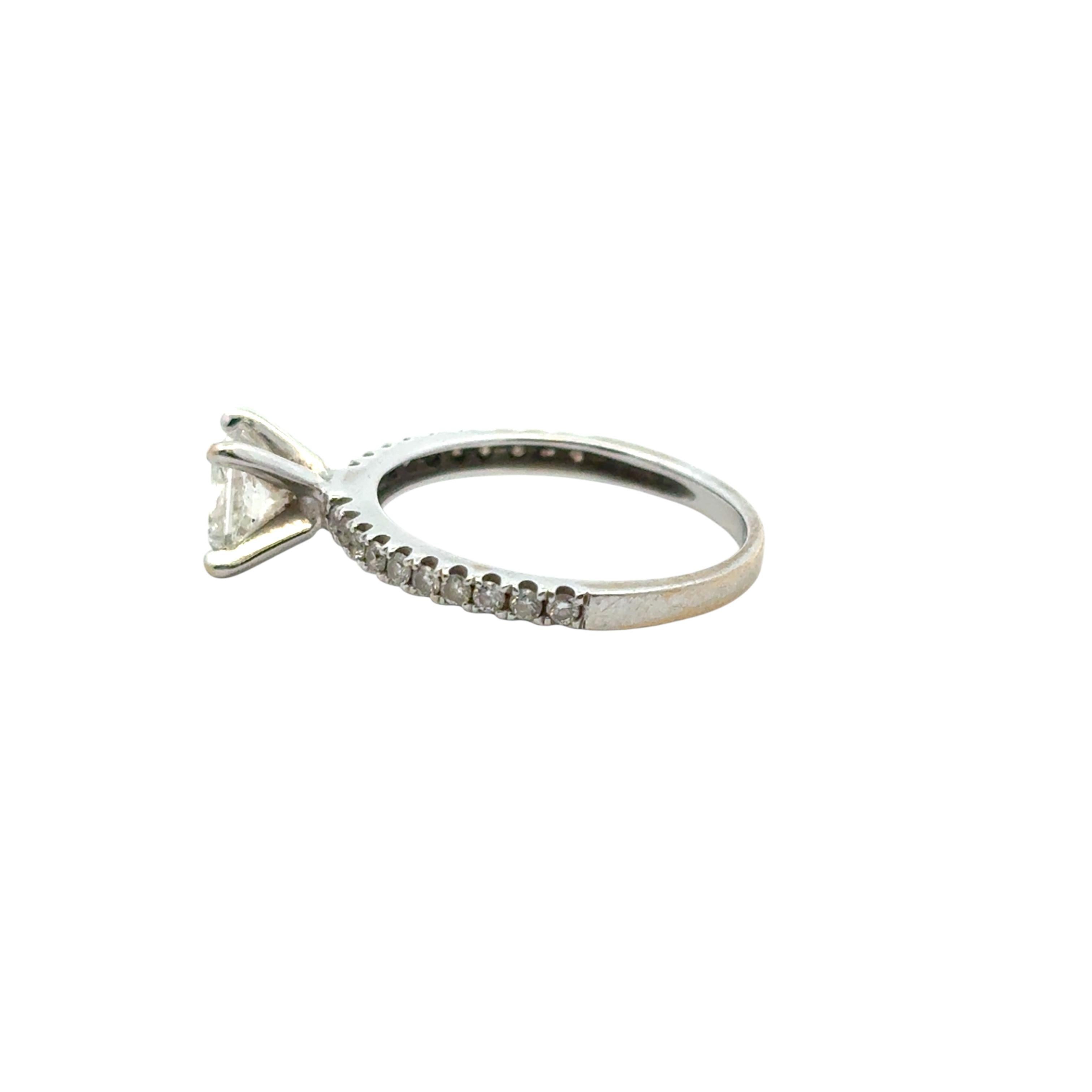 Verlobungsring aus 14 Karat Weißgold mit EGL-zertifiziertem 0,91 Karat Diamant im Prinzessinnenschliff im Angebot 9