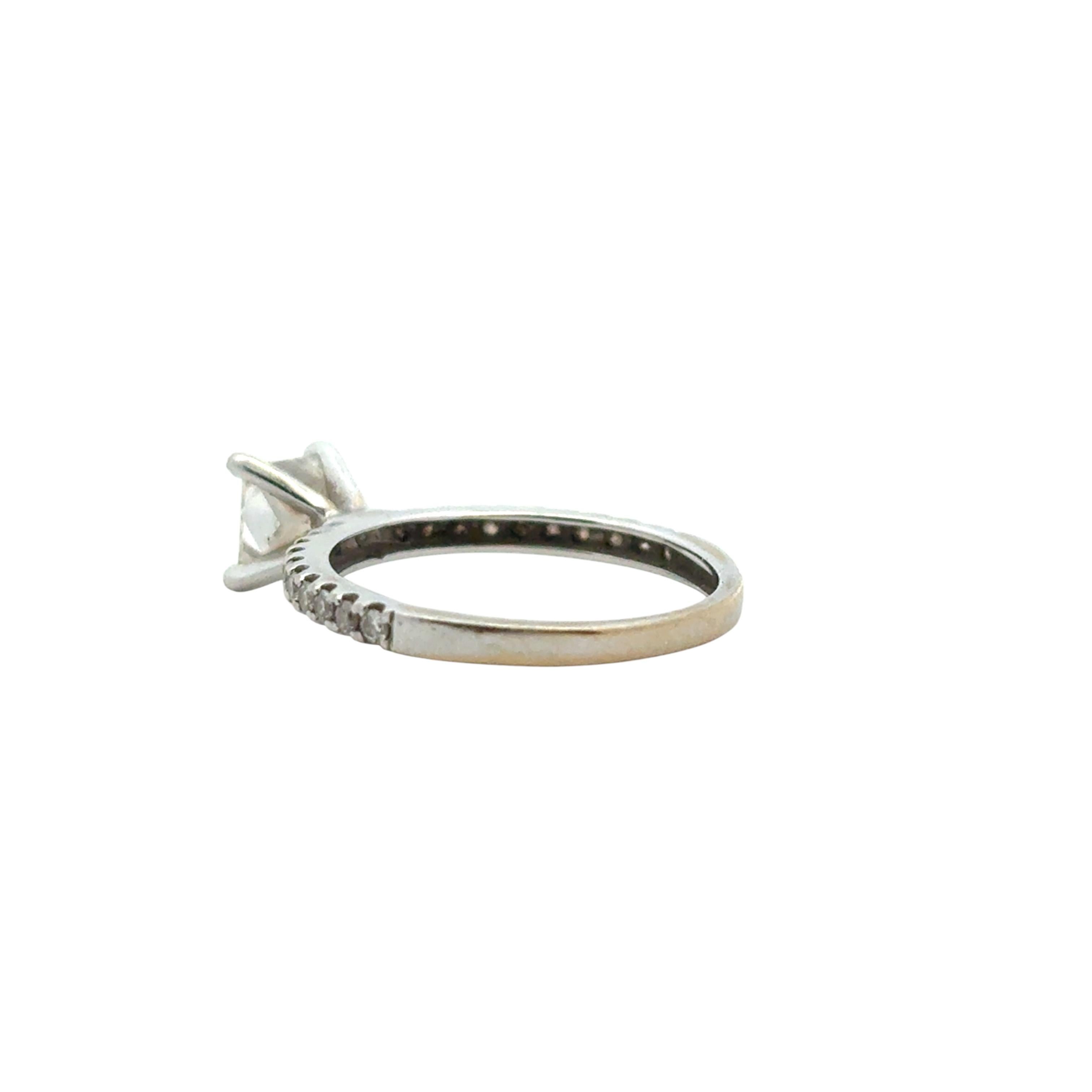 Verlobungsring aus 14 Karat Weißgold mit EGL-zertifiziertem 0,91 Karat Diamant im Prinzessinnenschliff im Angebot 1