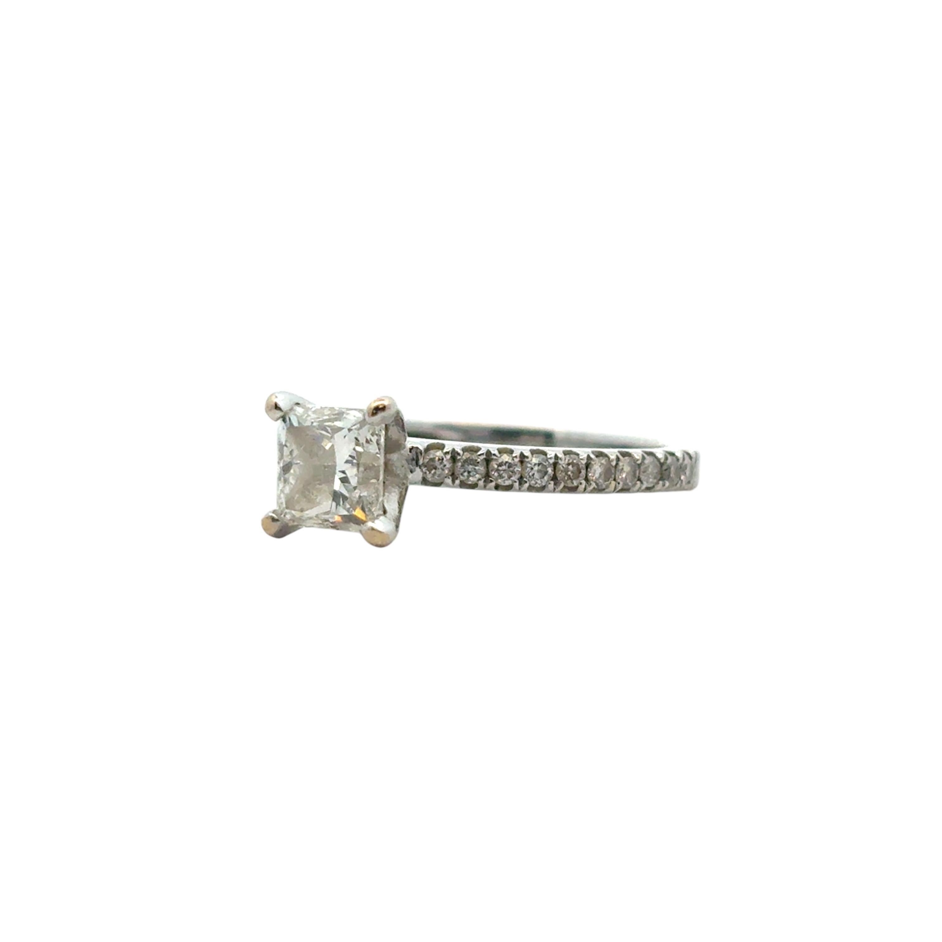Verlobungsring aus 14 Karat Weißgold mit EGL-zertifiziertem 0,91 Karat Diamant im Prinzessinnenschliff im Angebot 3