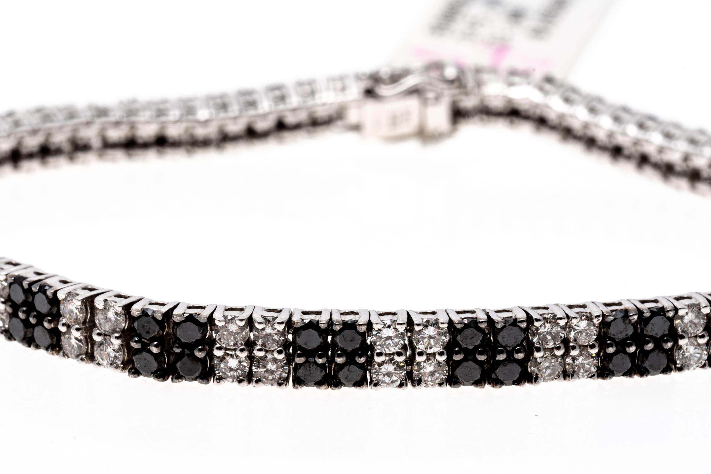 Contemporain Bracelet élégant en or blanc 14 carats avec diamants noirs et blancs, App. 5,18 TCW en vente