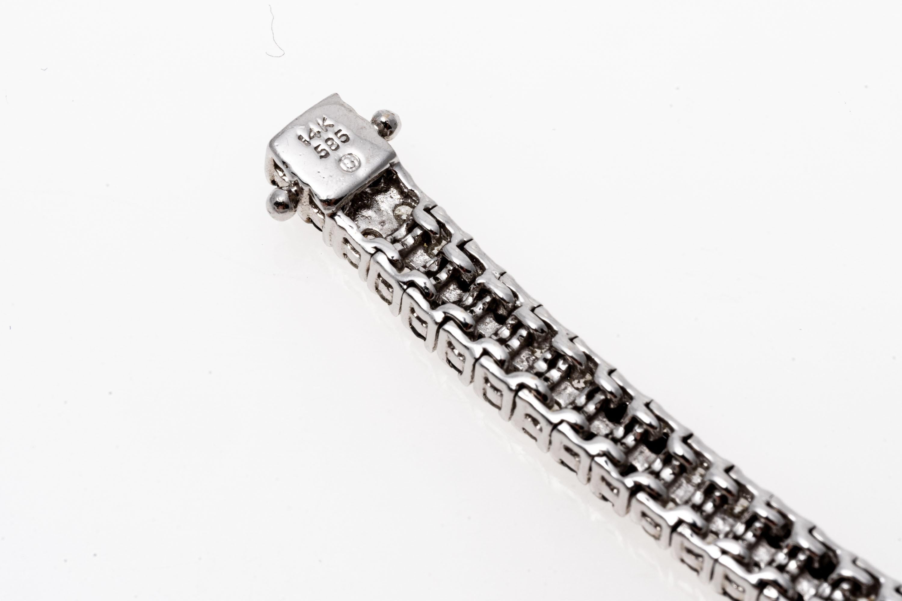 14k White Gold Elegant Black and White Diamond Line Bracelet, App. 5.18 TCW In Good Condition For Sale In Southport, CT