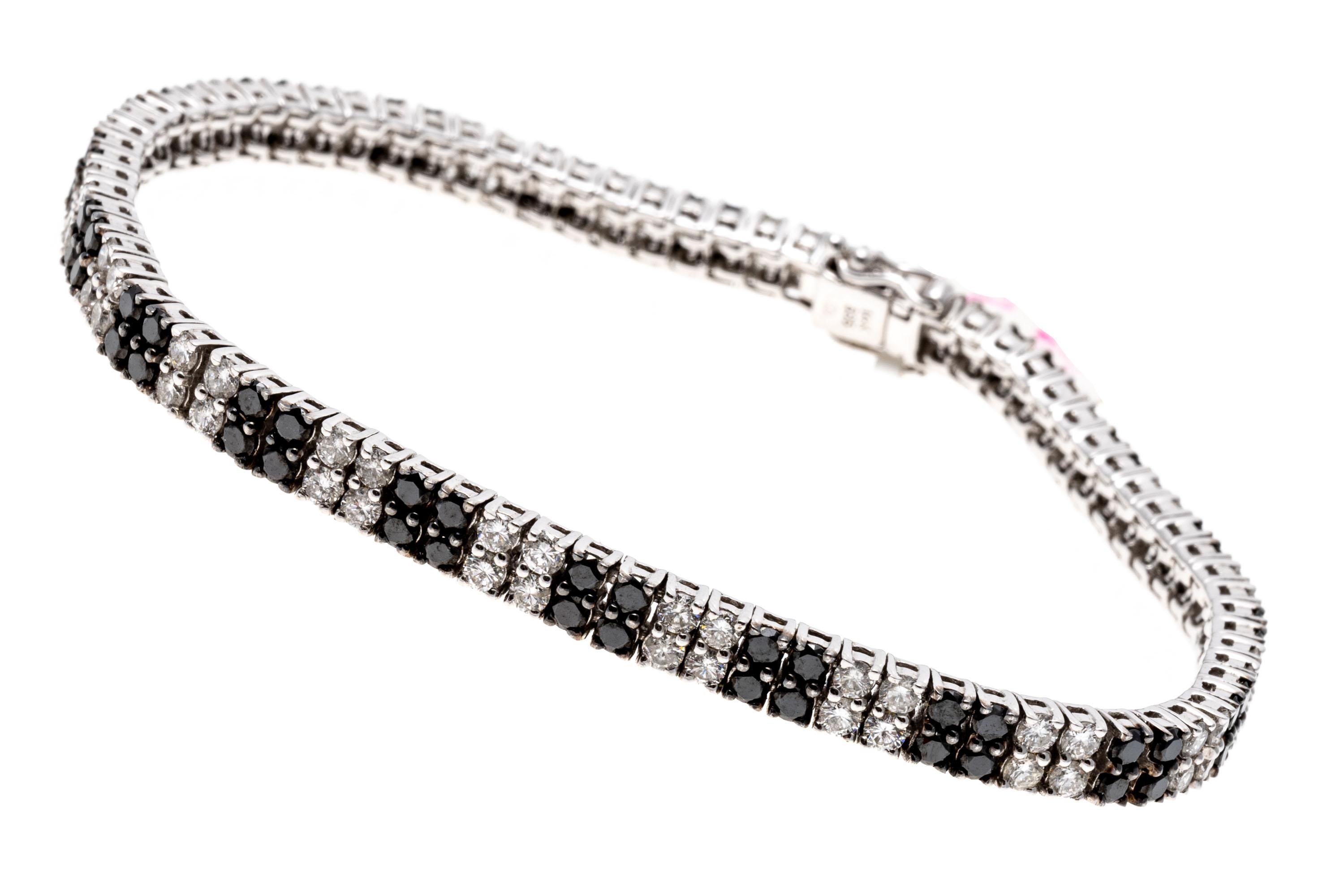 Bracelet élégant en or blanc 14 carats avec diamants noirs et blancs, App. 5,18 TCW en vente 2